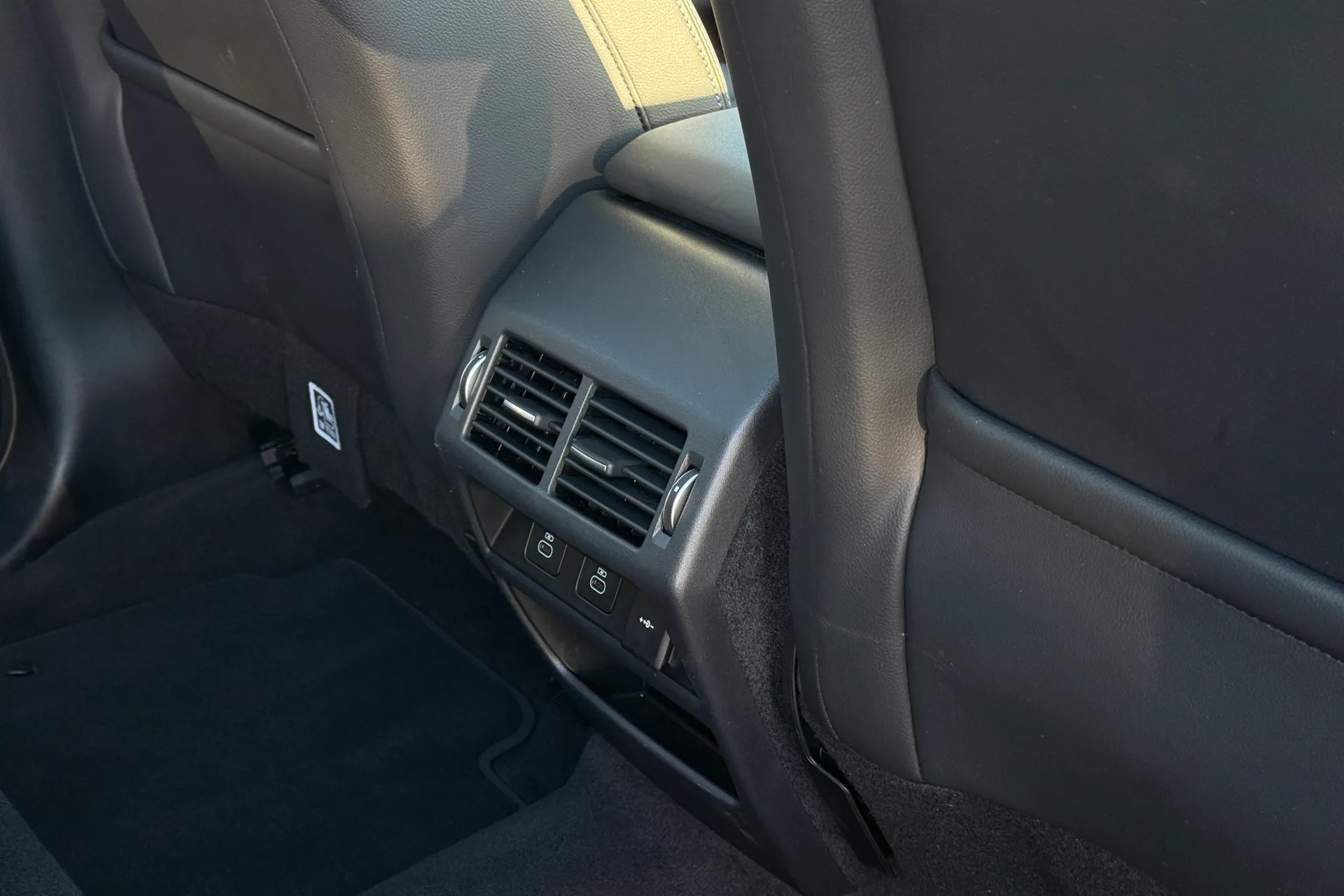 LAND ROVER DISCOVERY SPORT thumbnail image number 37