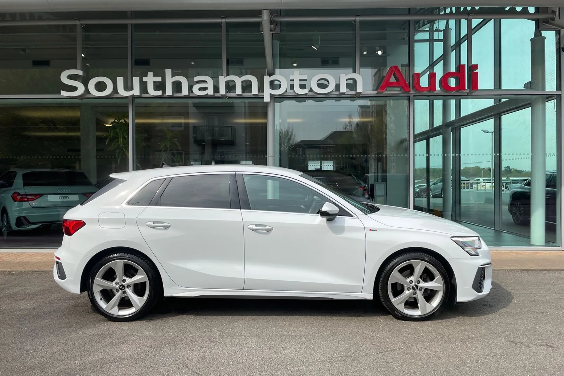 Audi A3 thumbnail image number 2