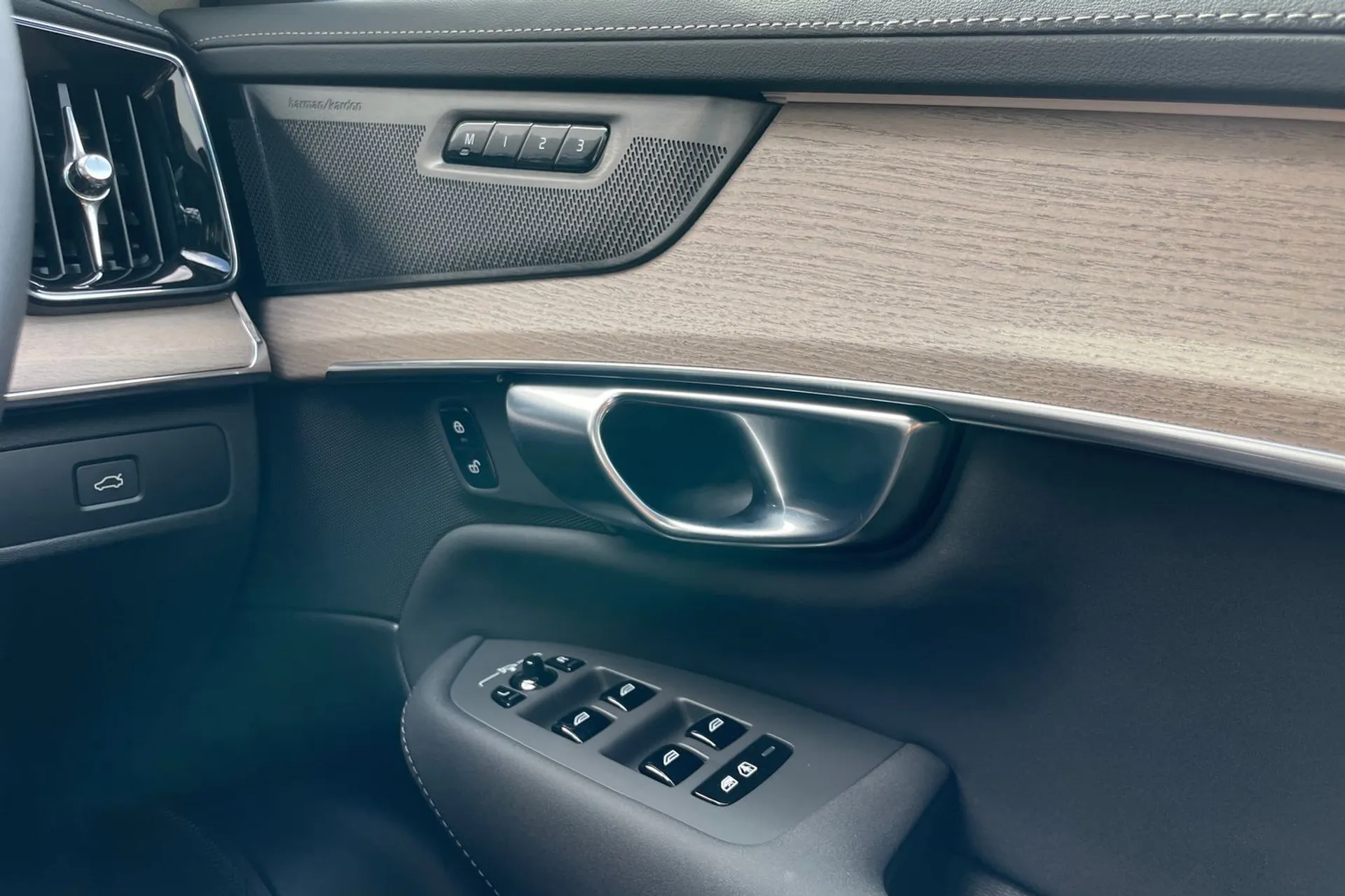 Volvo XC90 thumbnail image number 45