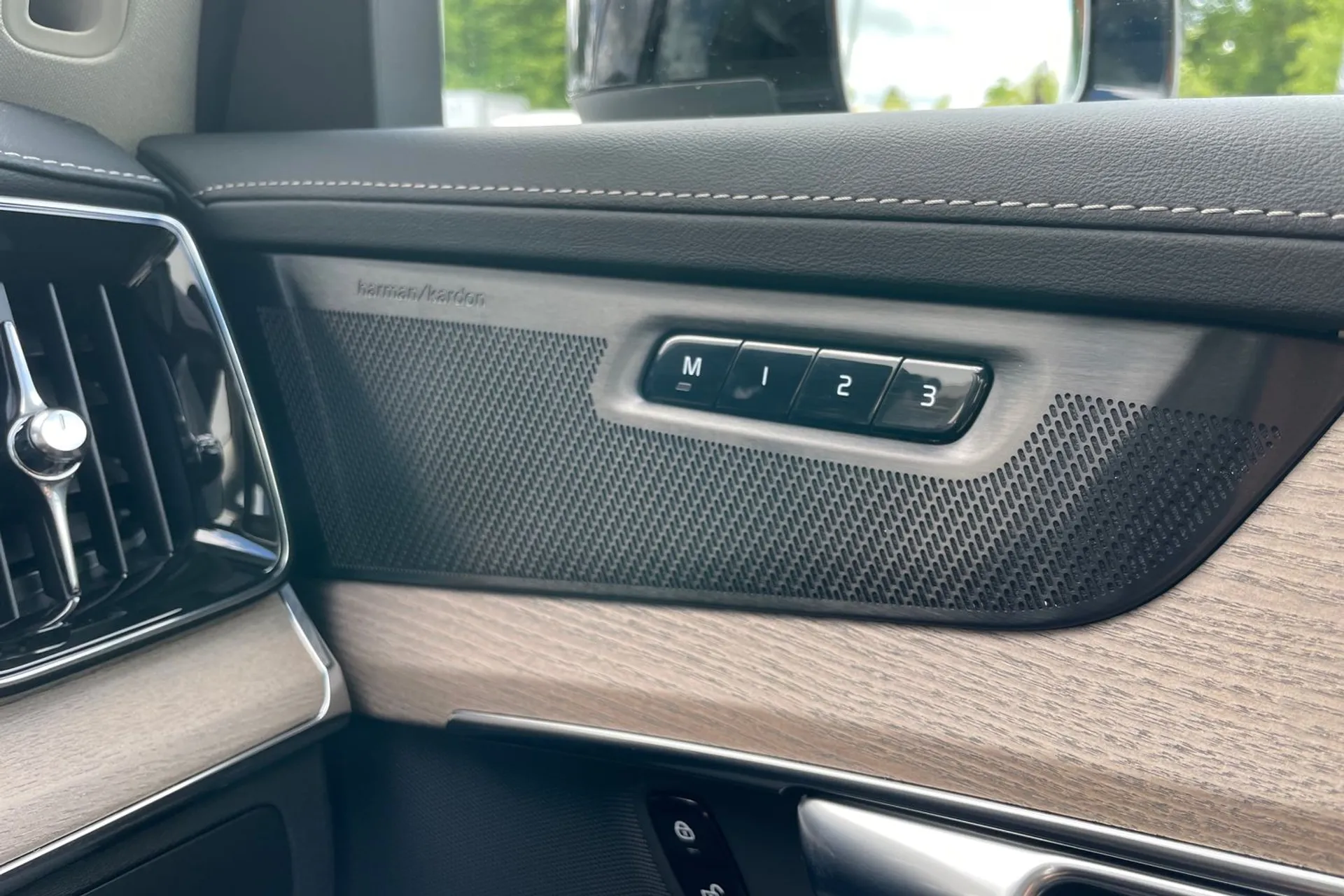 Volvo XC90 thumbnail image number 46