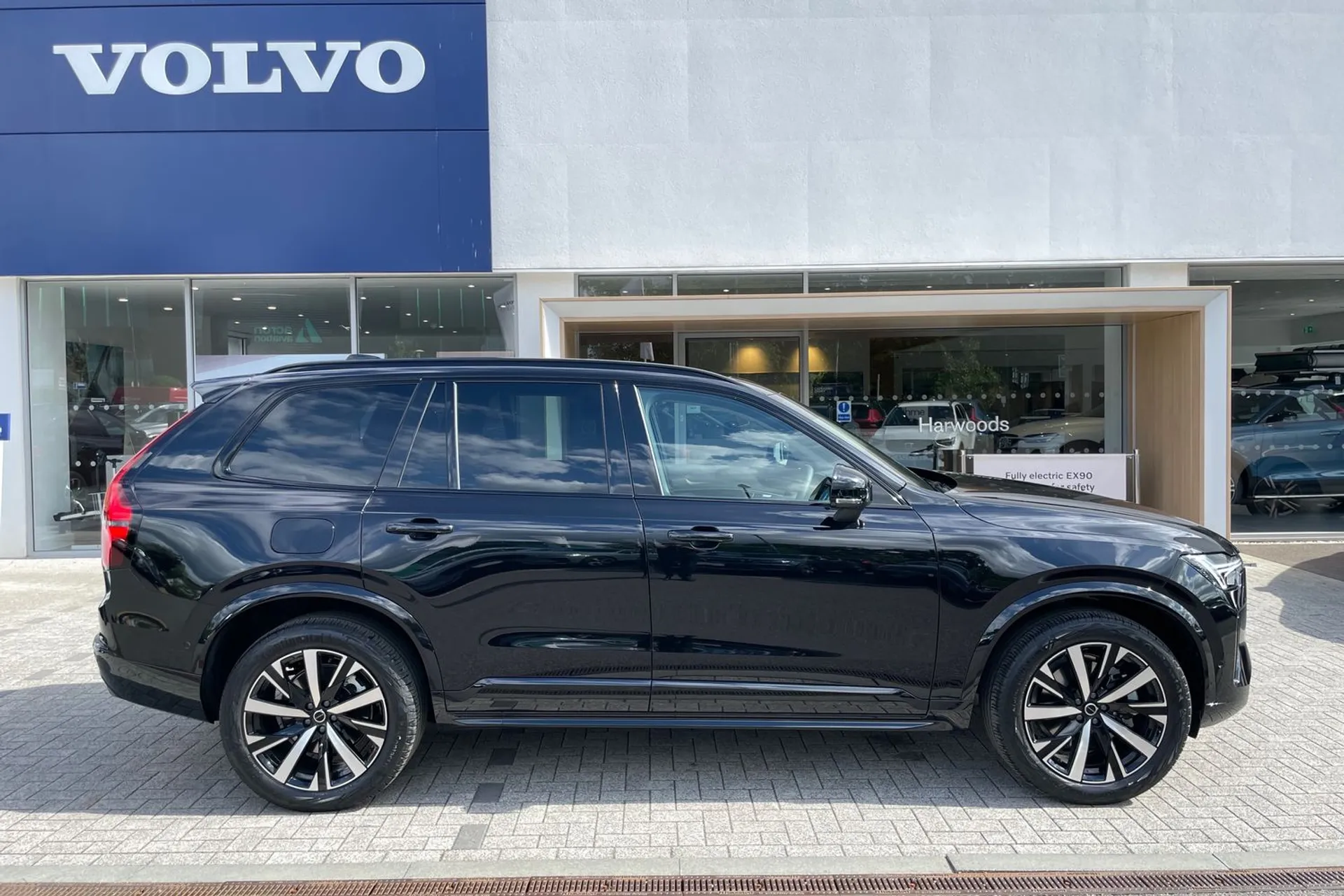 Volvo XC90 thumbnail image number 2