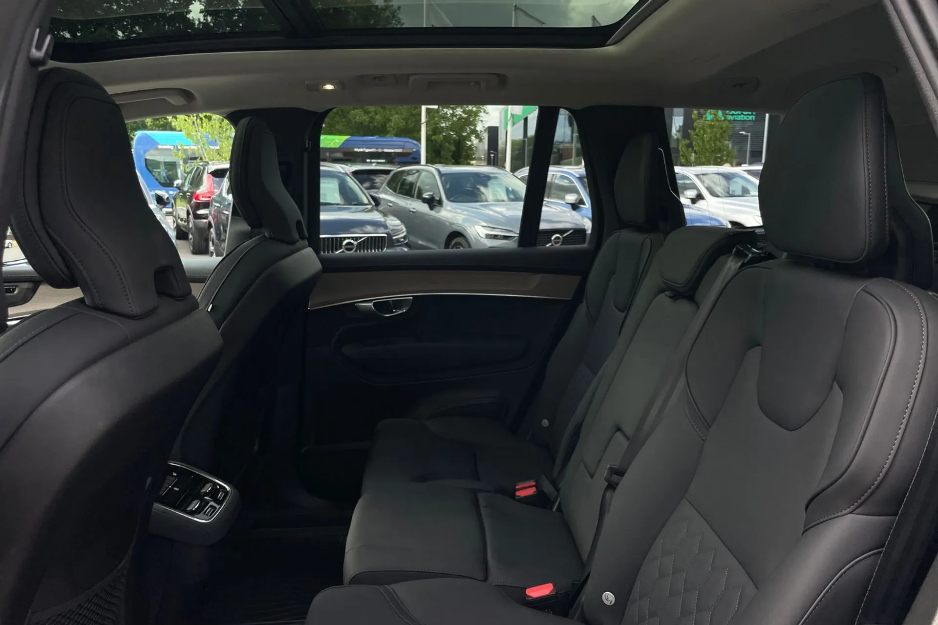 Volvo XC90 thumbnail image number 32
