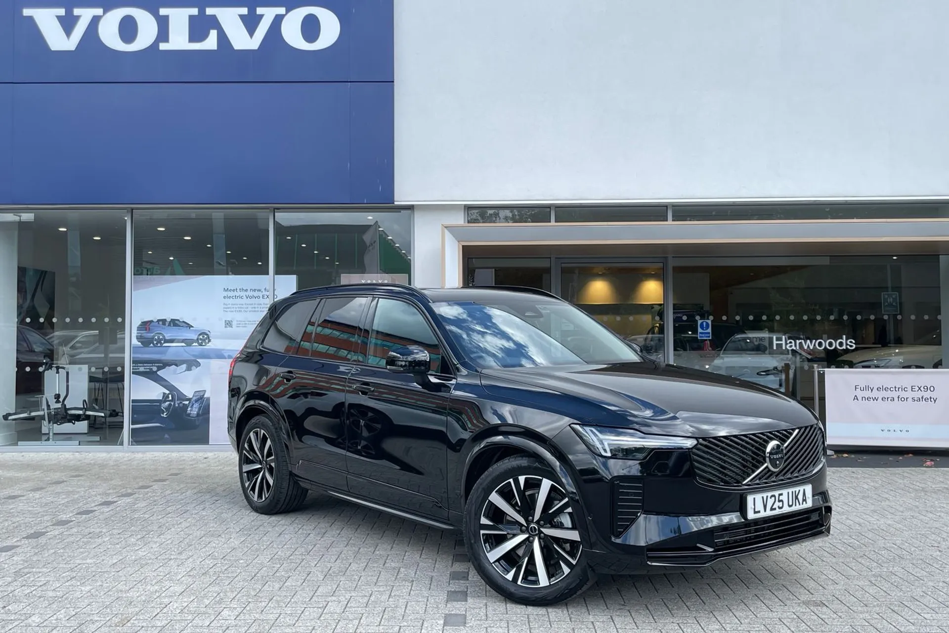 Volvo XC90 focused image