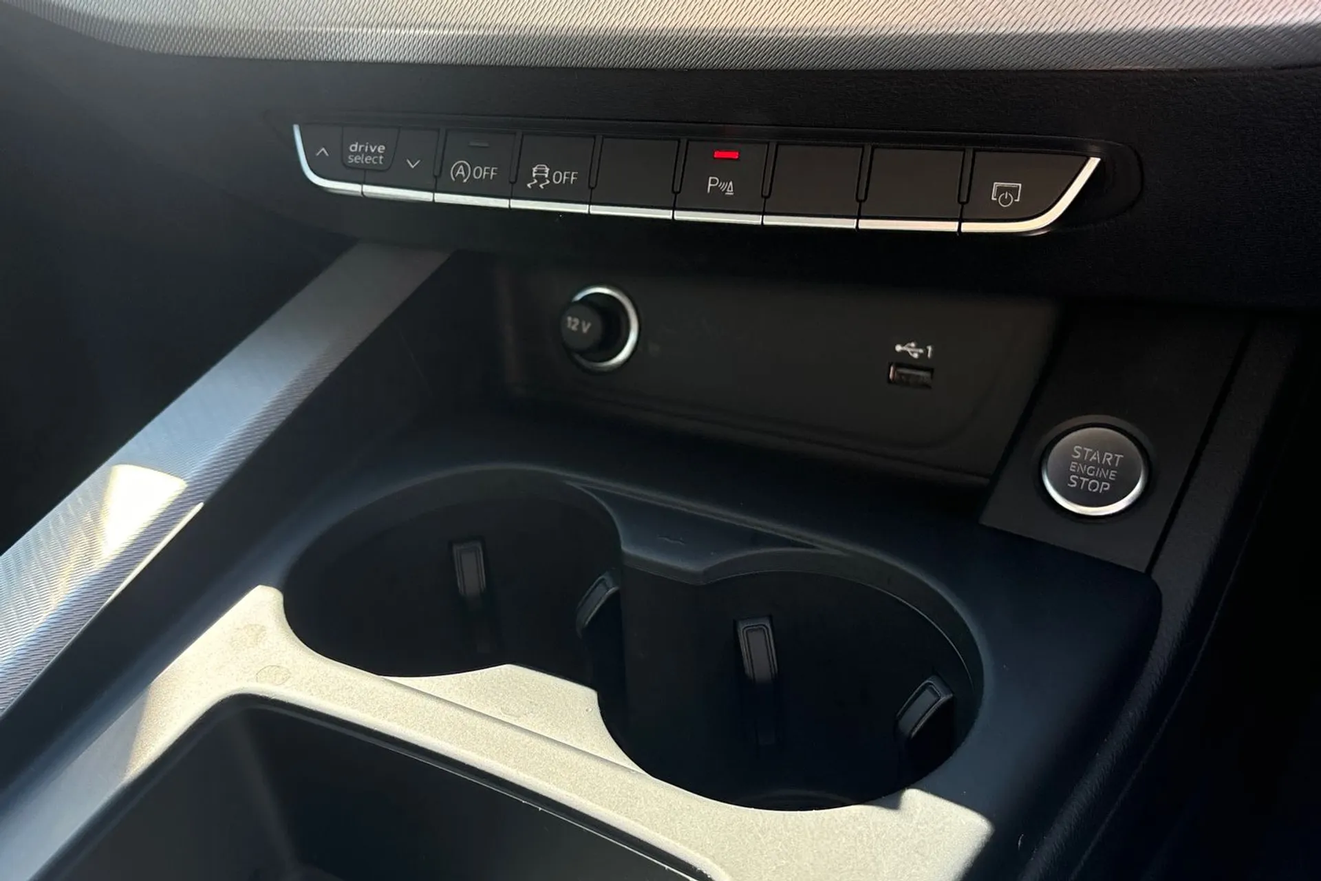 Audi A4 thumbnail image number 42