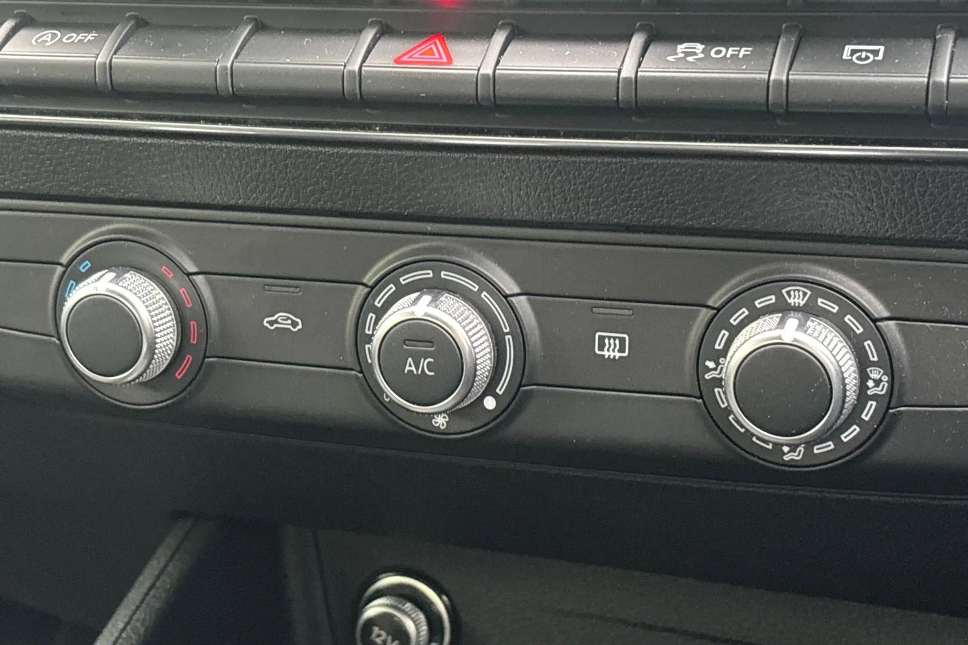 Audi Q2 thumbnail image number 38