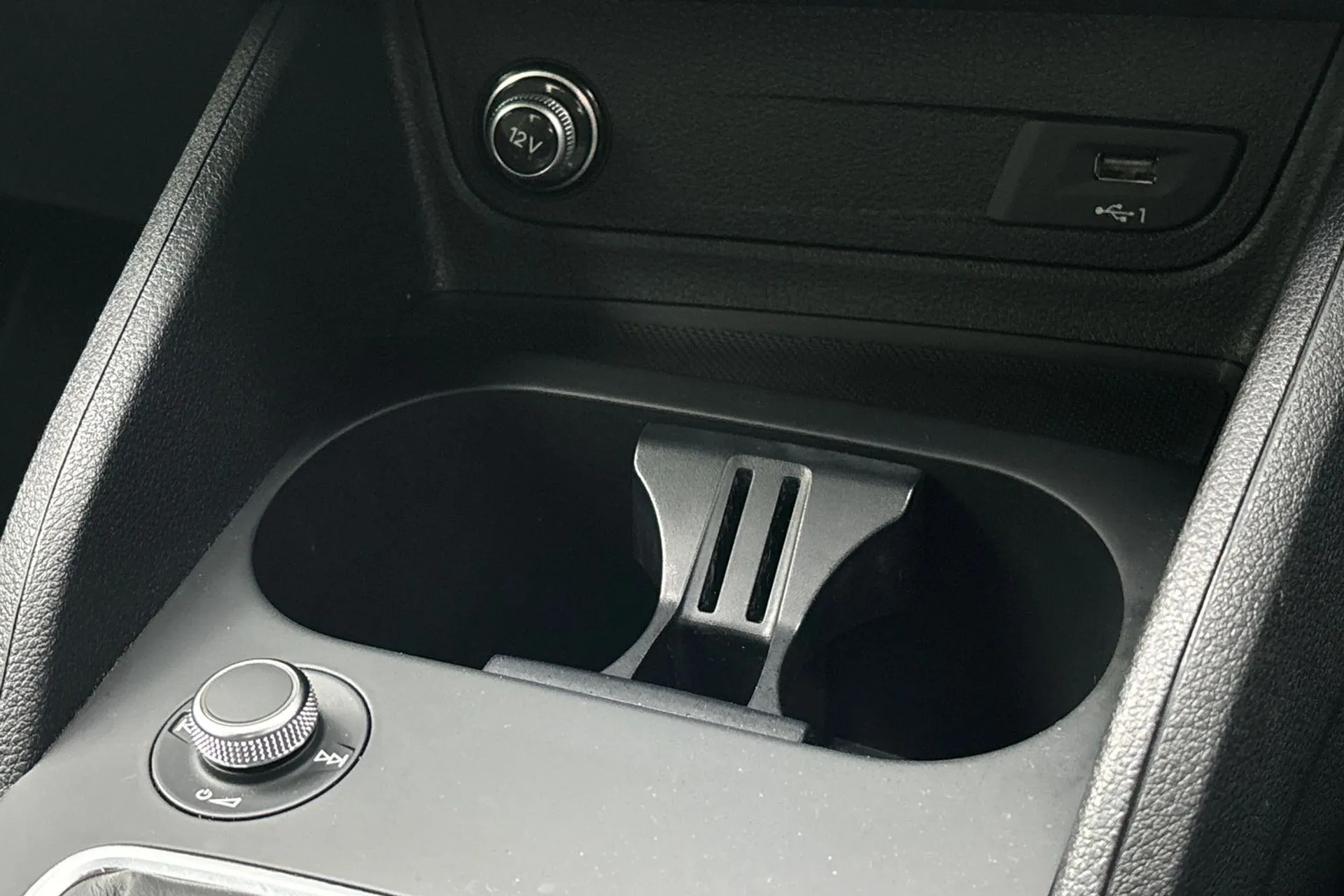Audi Q2 thumbnail image number 42