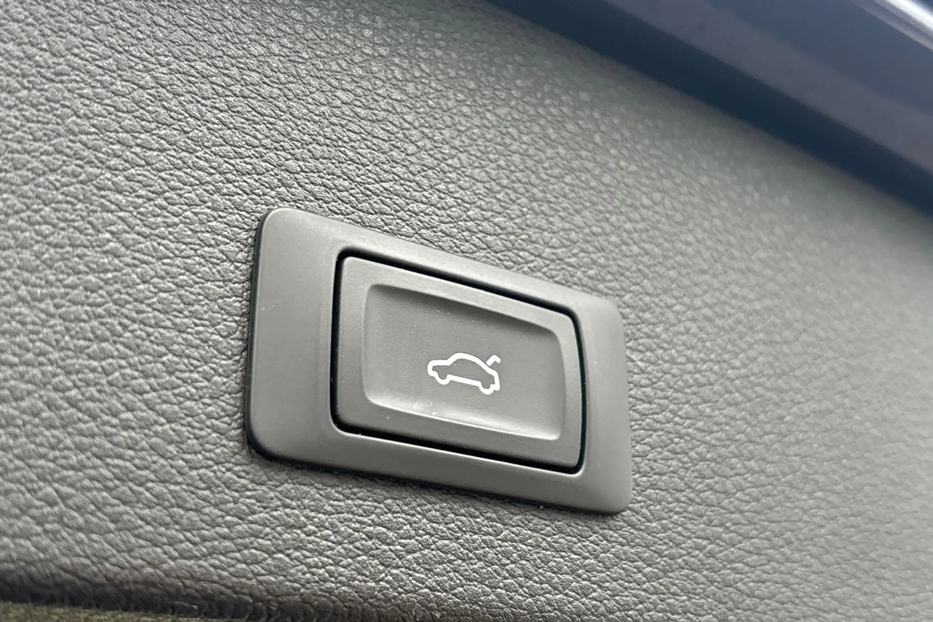 Audi Q2 thumbnail image number 19