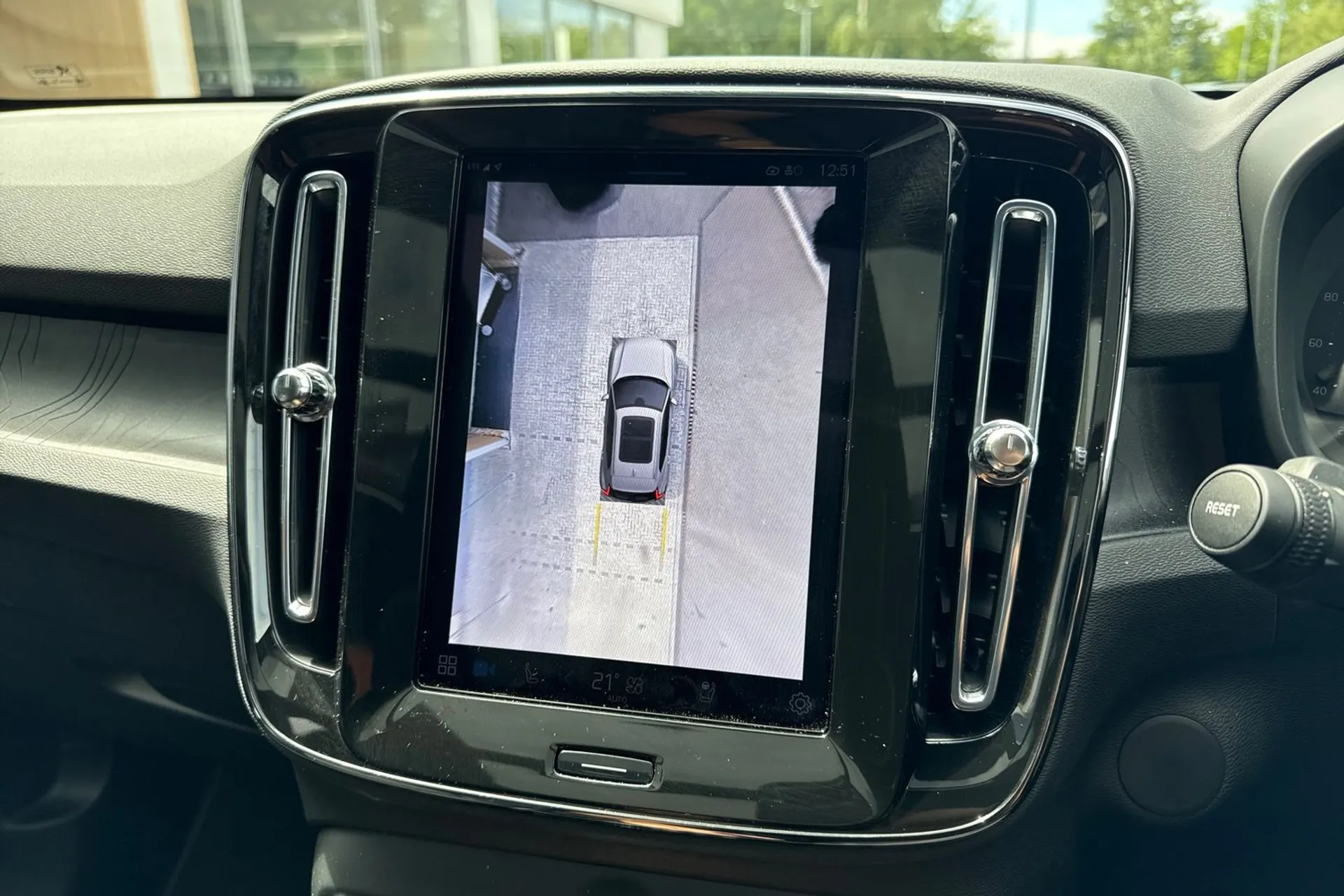 Volvo EX40 thumbnail image number 4