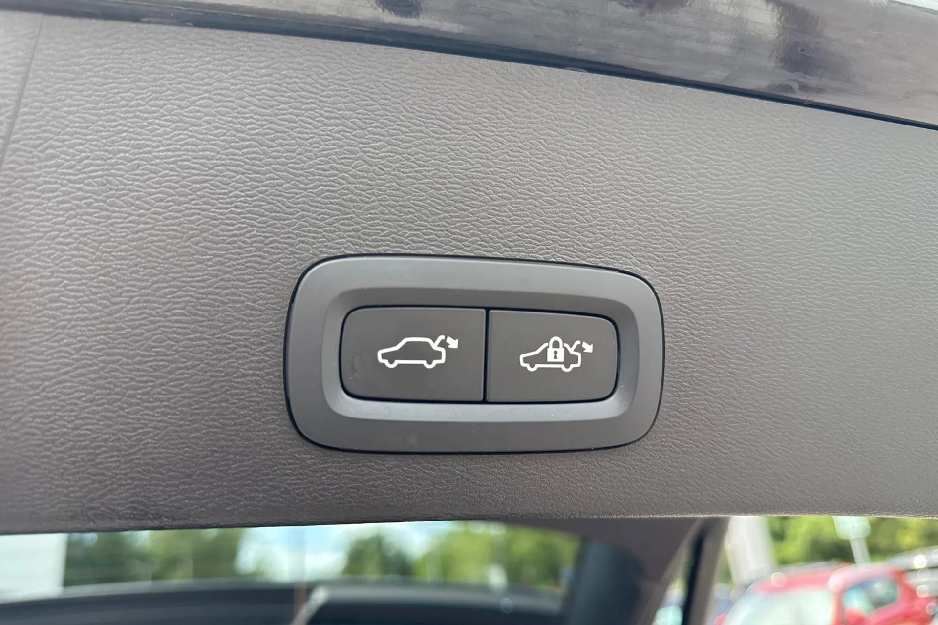Volvo EX40 thumbnail image number 20