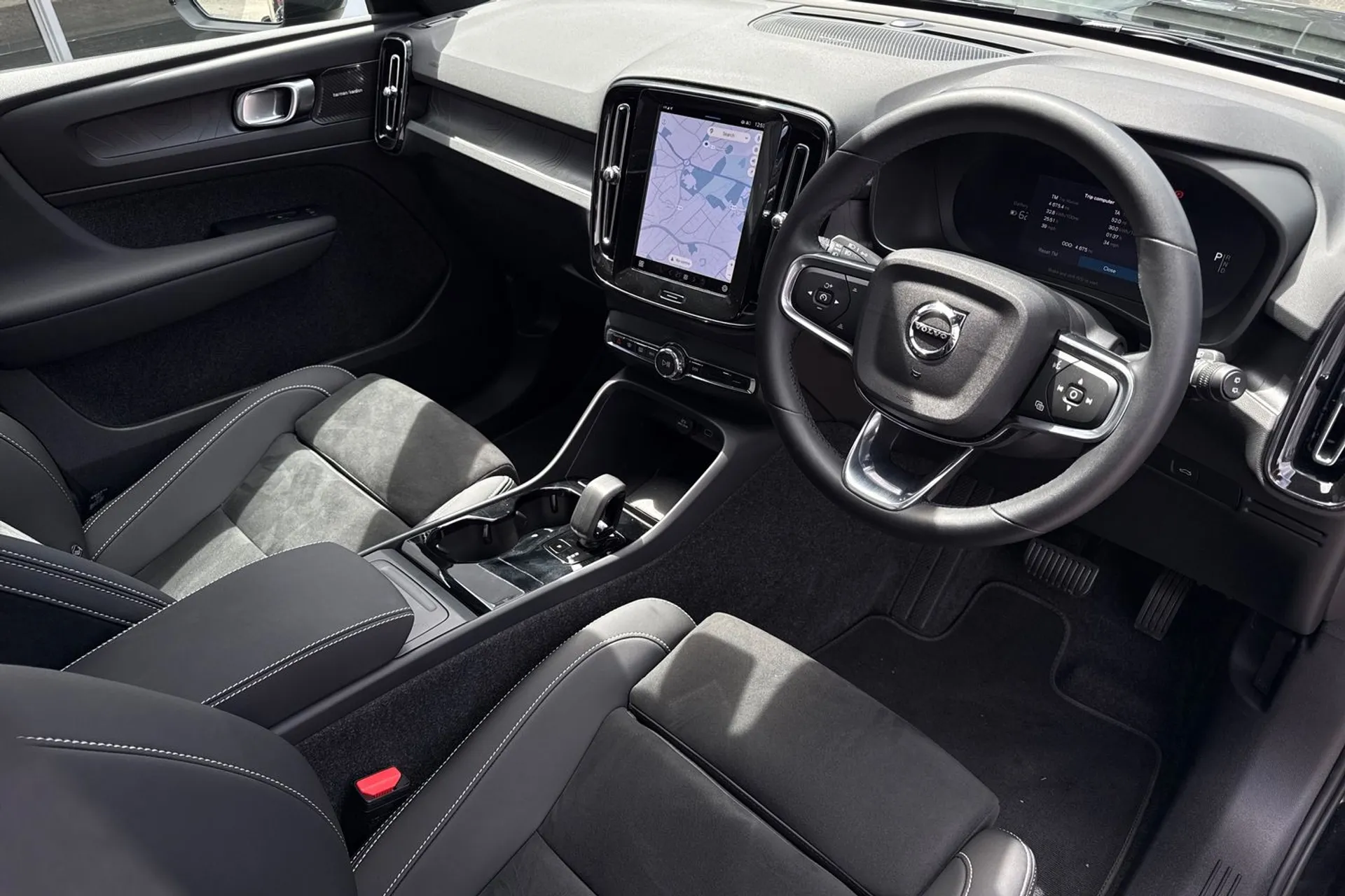 Volvo EX40 thumbnail image number 5