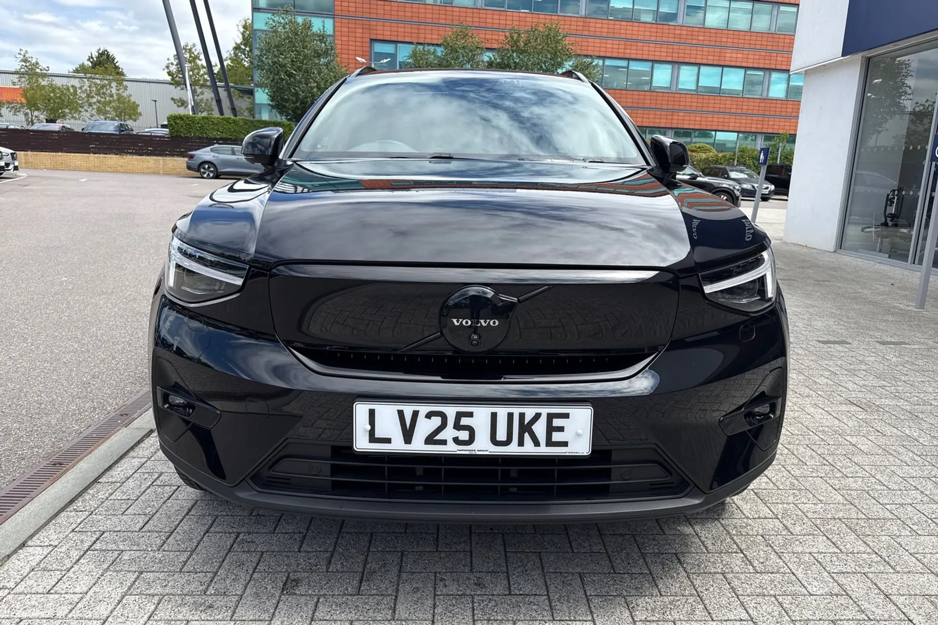 Volvo EX40 thumbnail image number 12