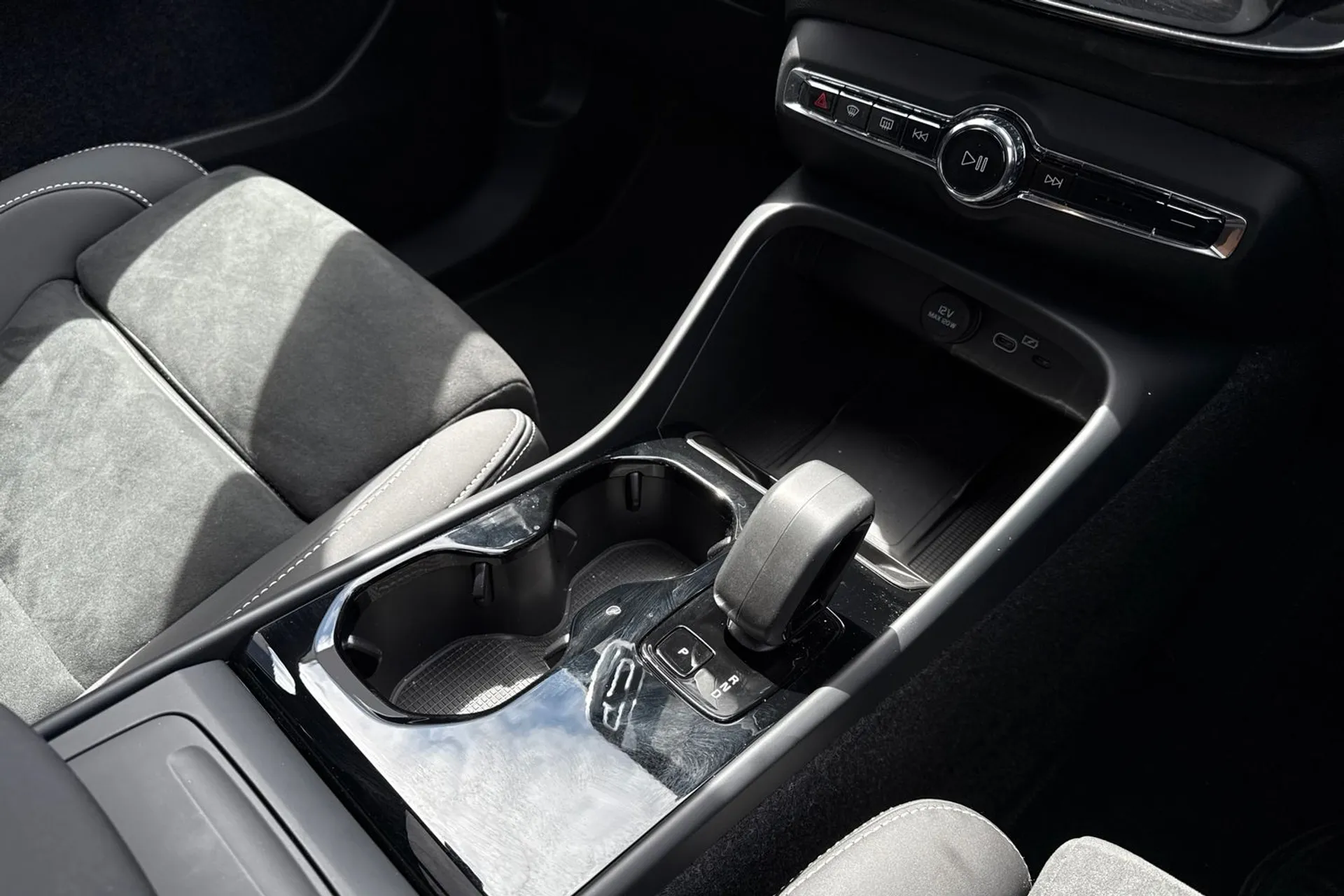 Volvo EX40 thumbnail image number 43