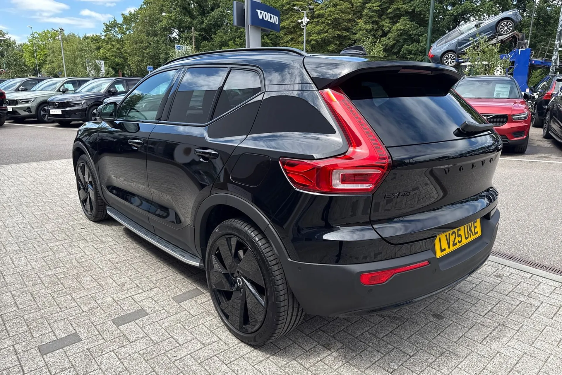 Volvo EX40 thumbnail image number 9