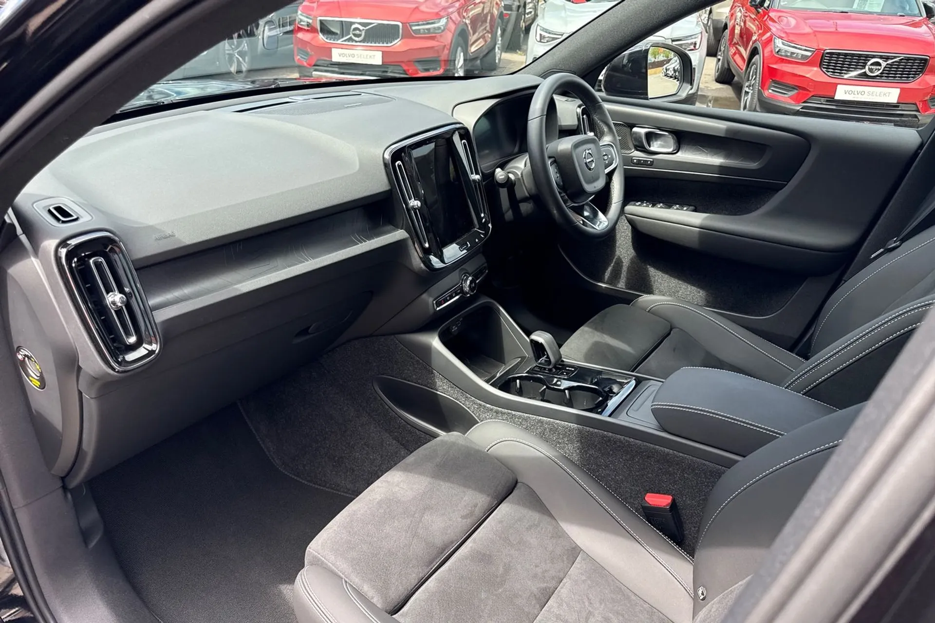 Volvo EX40 thumbnail image number 26