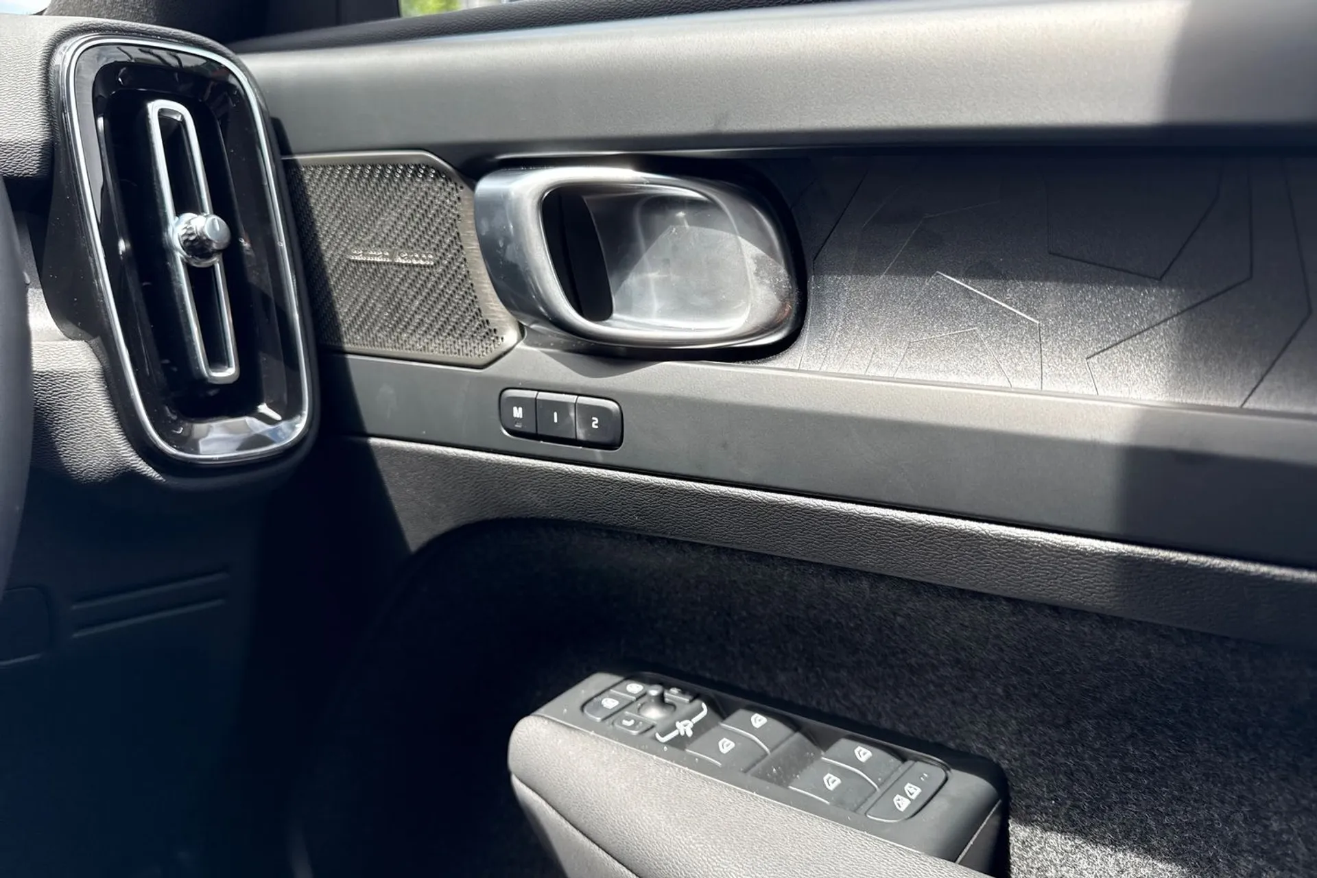 Volvo EX40 thumbnail image number 42