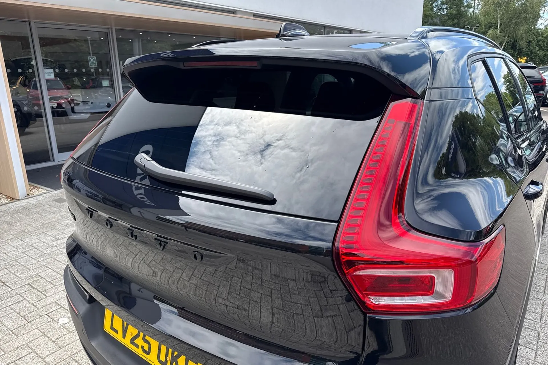 Volvo EX40 thumbnail image number 15