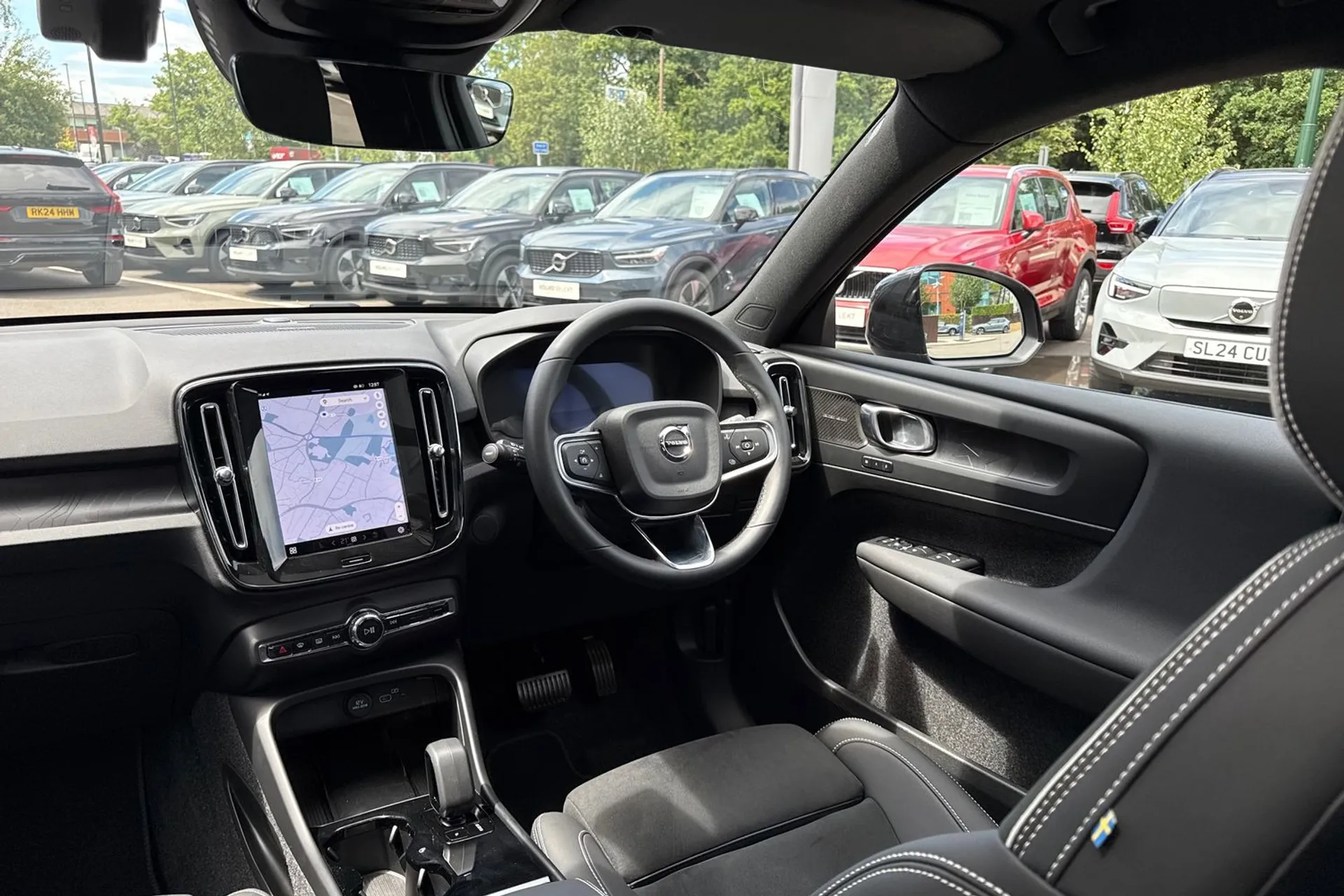 Volvo EX40 thumbnail image number 32