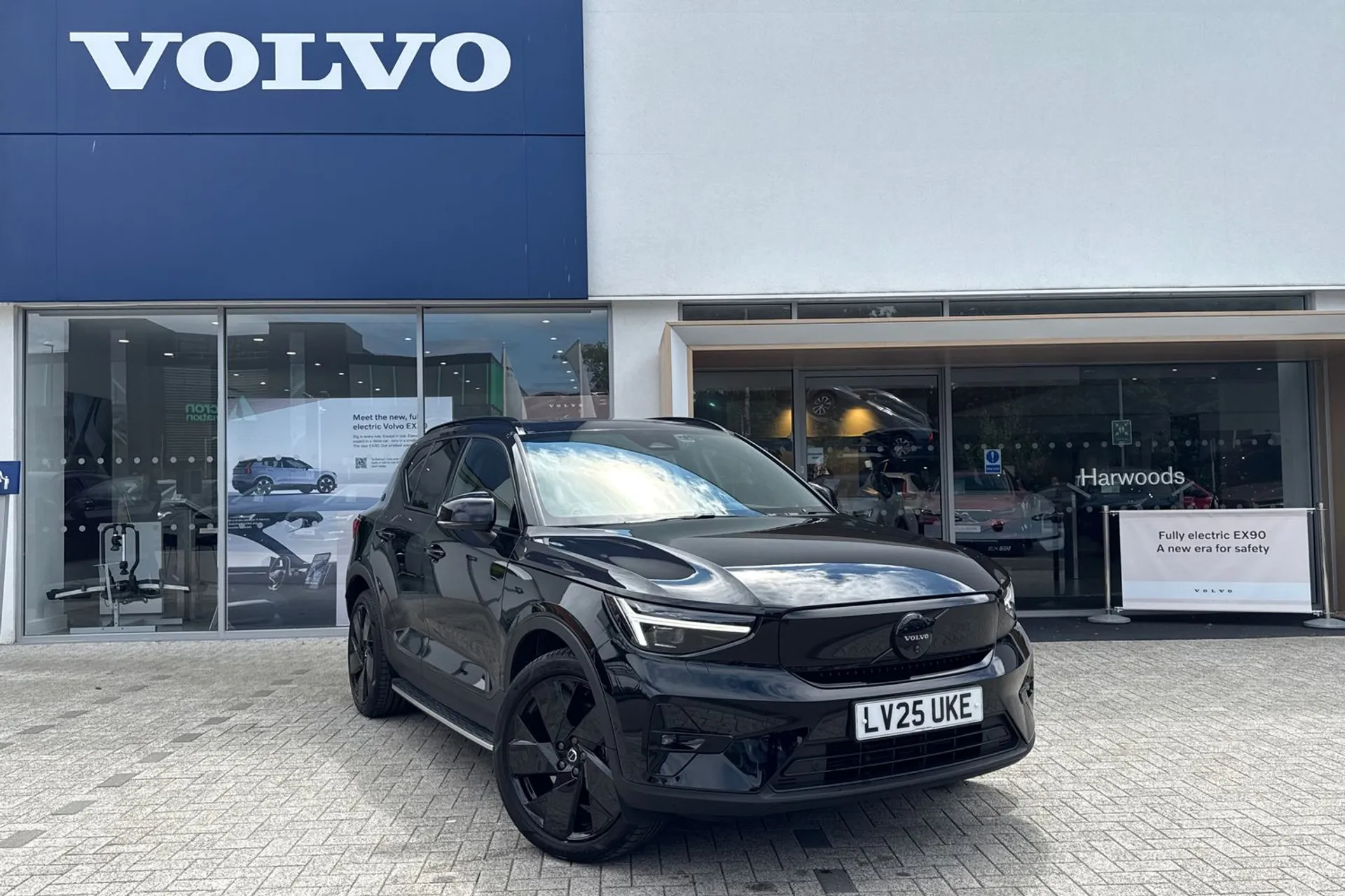Volvo EX40 focused image
