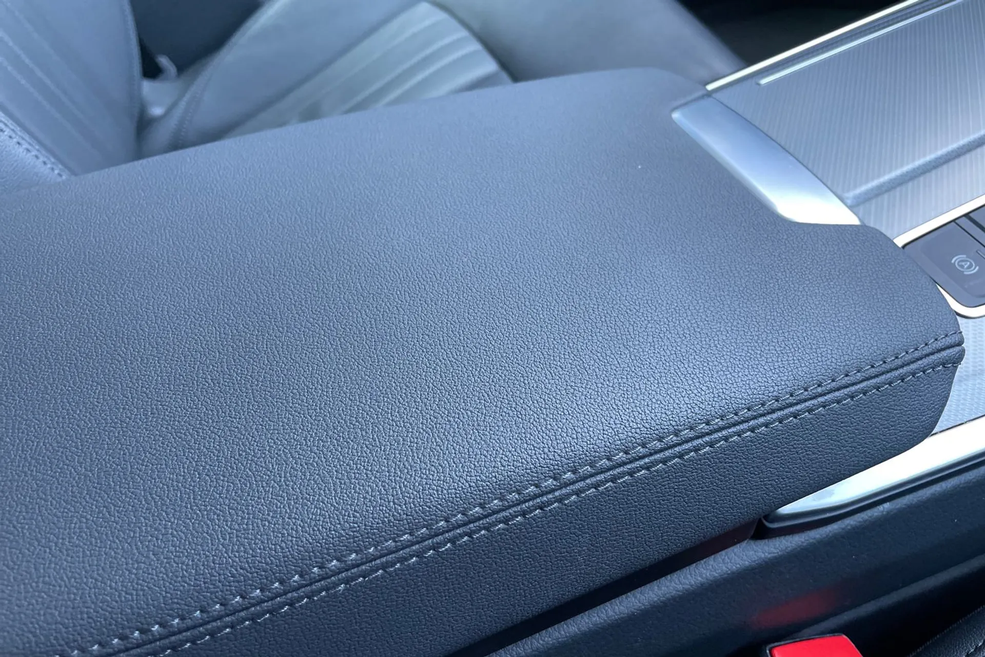 Audi A6 thumbnail image number 44