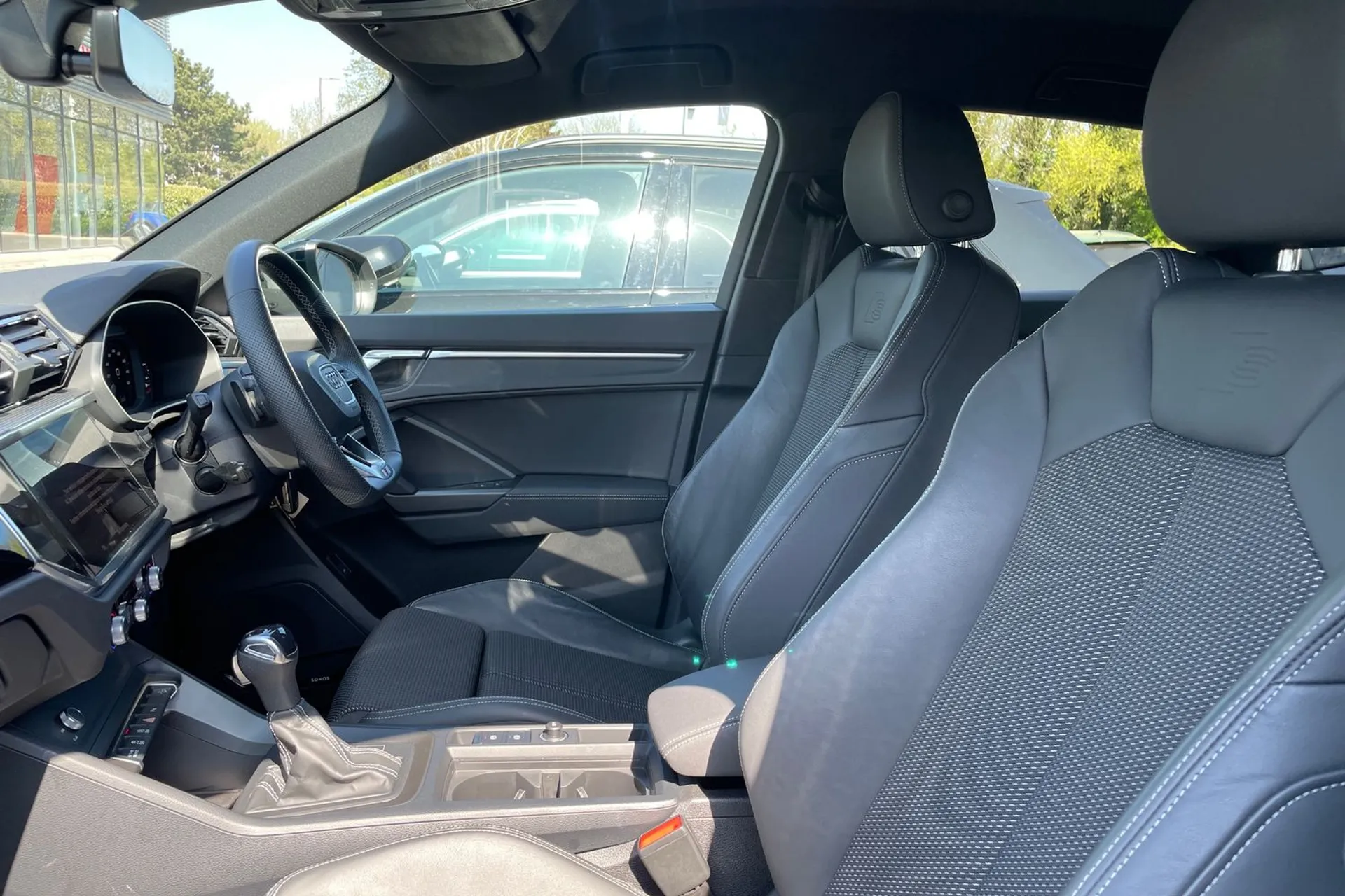 Audi Q3 thumbnail image number 28