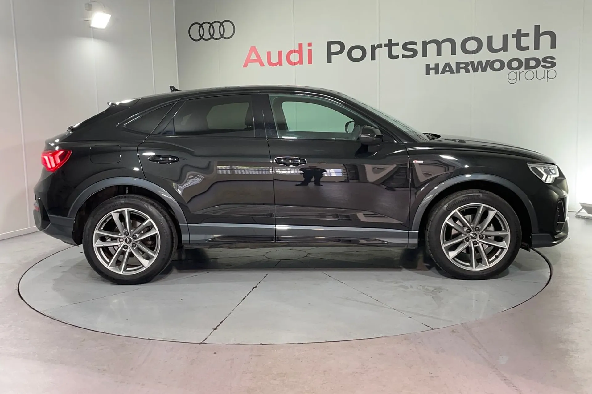 Audi Q3 thumbnail image number 2