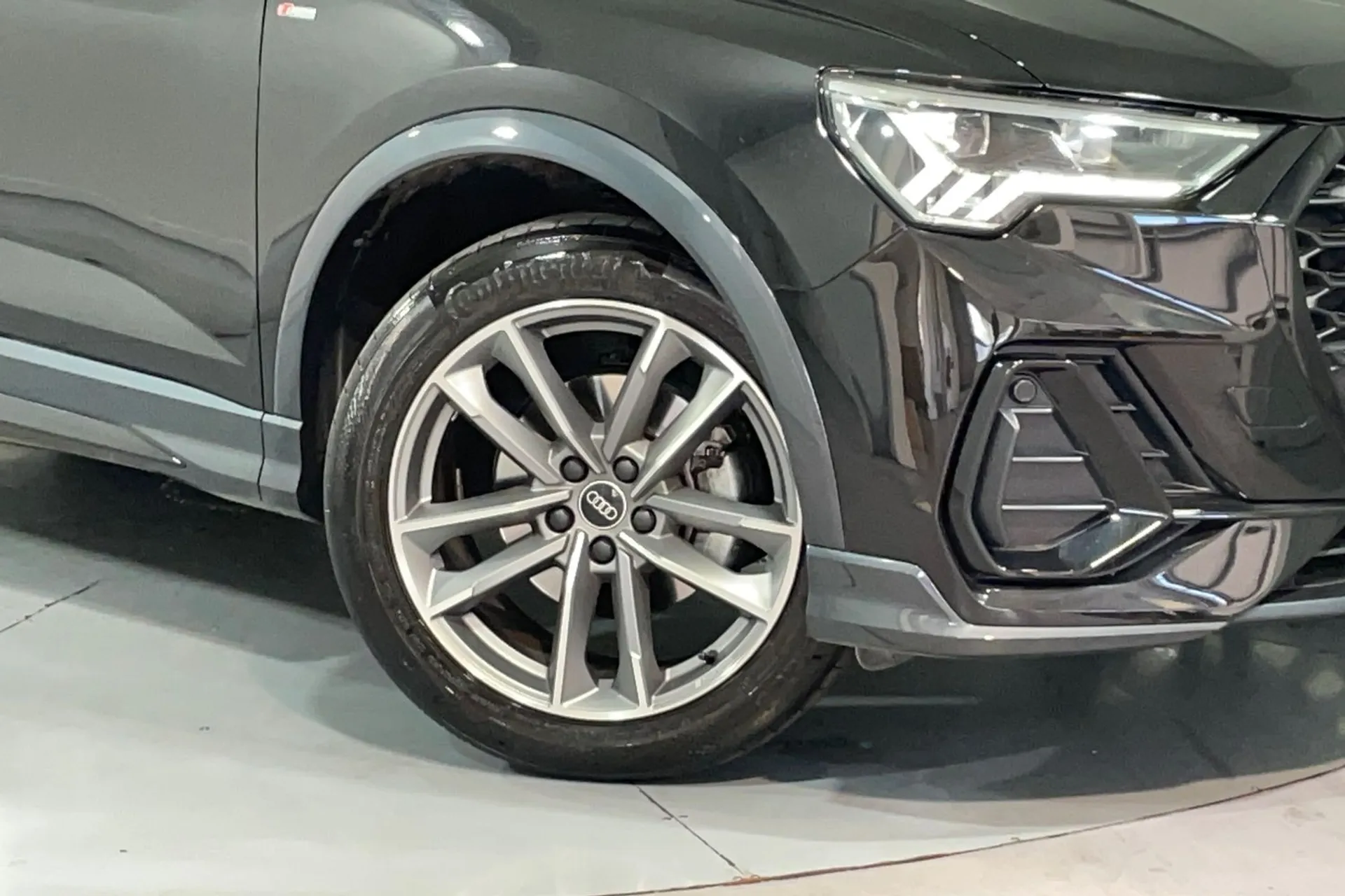 Audi Q3 thumbnail image number 9