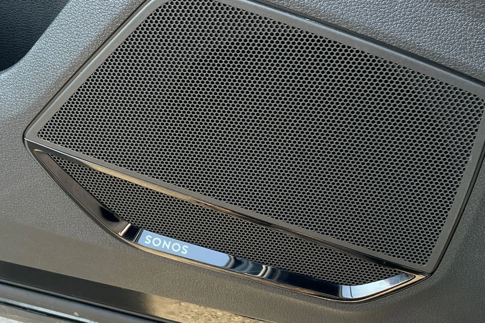 Audi Q3 thumbnail image number 17