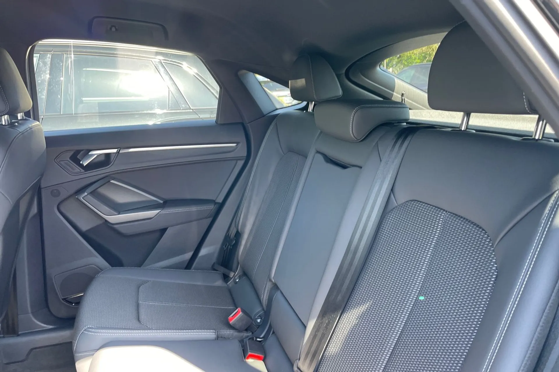 Audi Q3 thumbnail image number 30