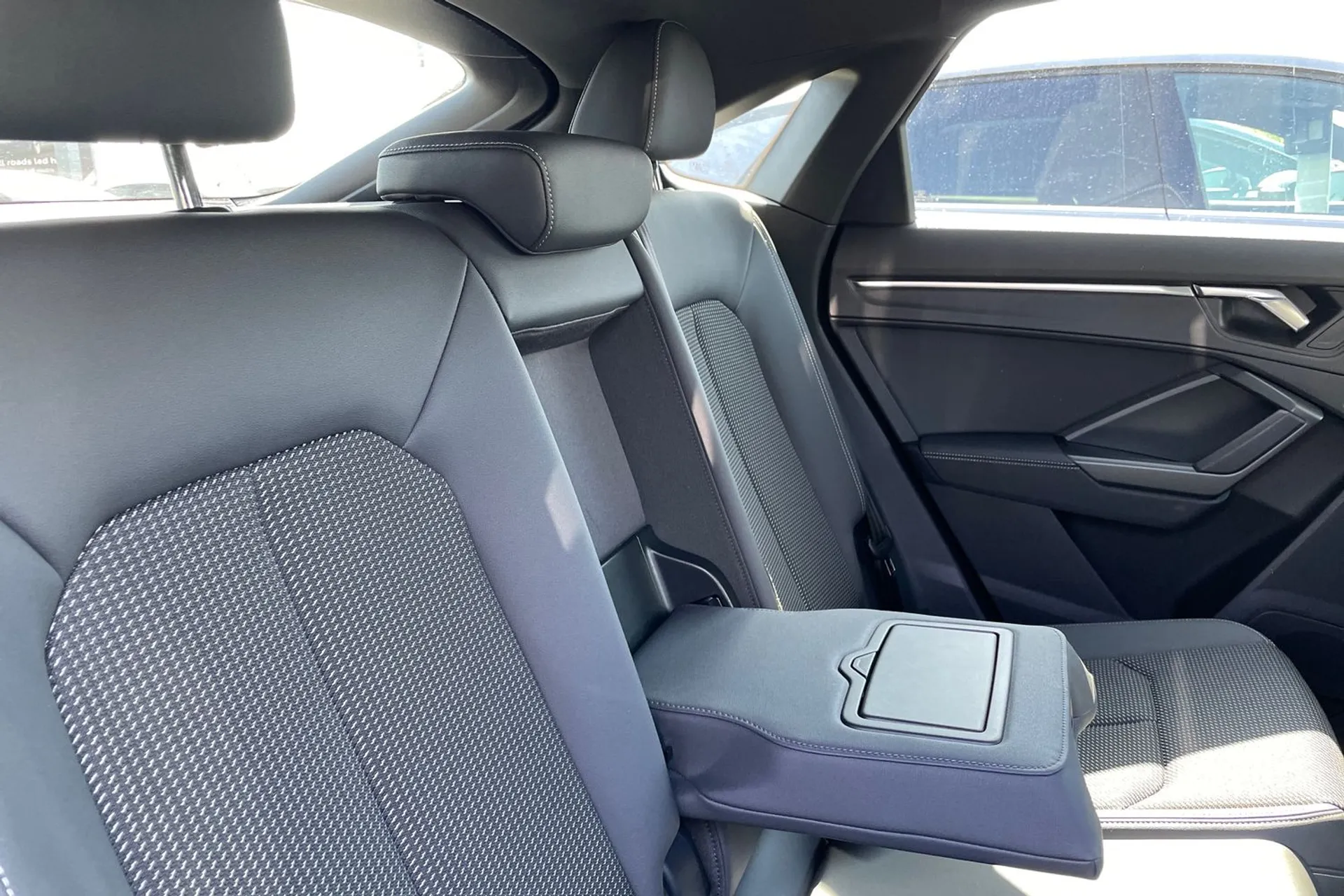 Audi Q3 thumbnail image number 21