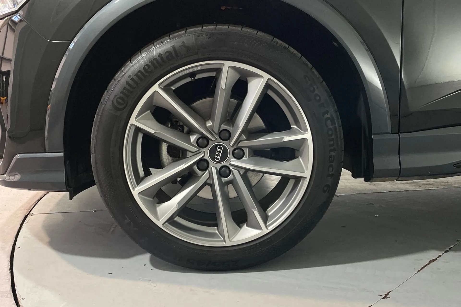 Audi Q3 thumbnail image number 12