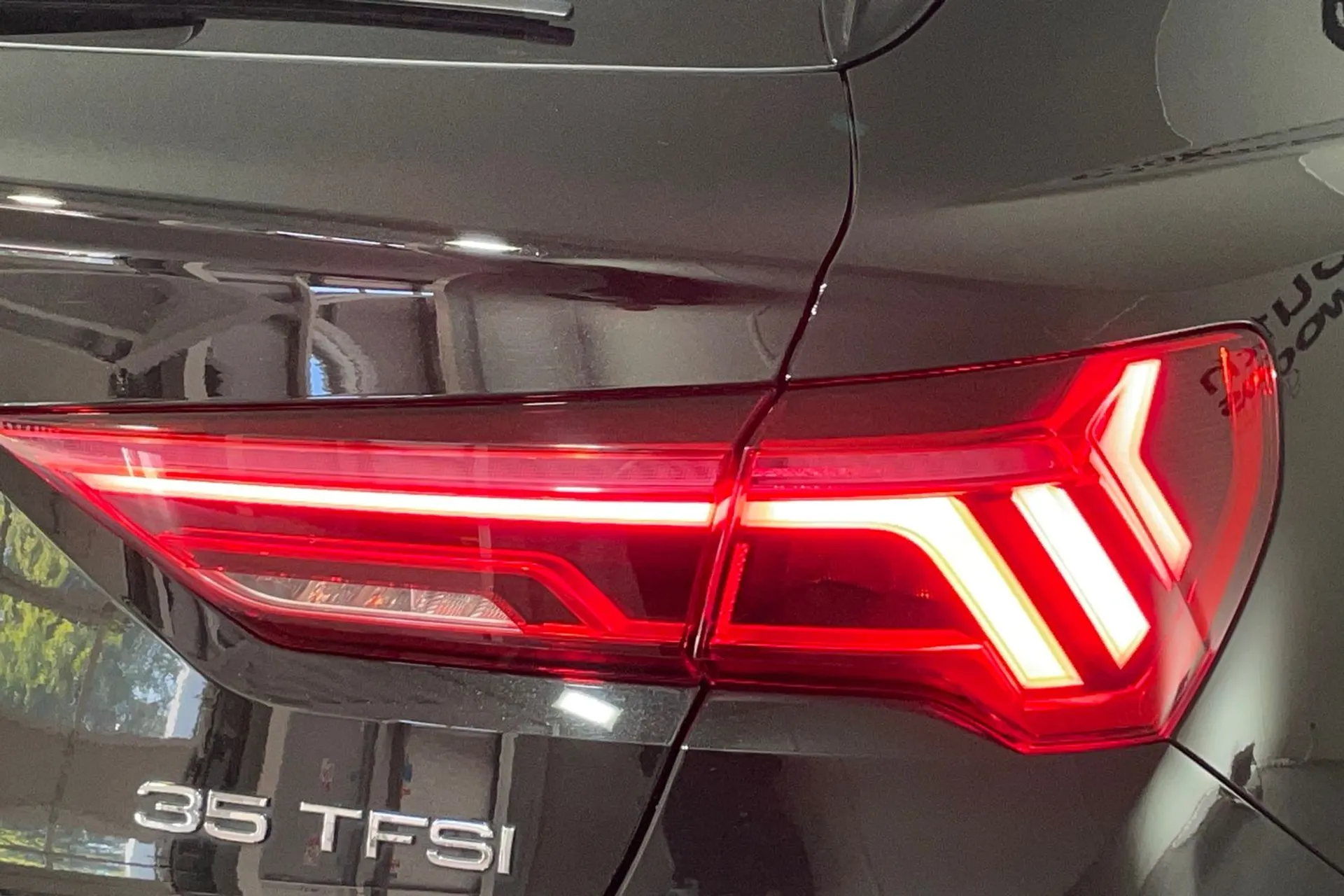 Audi Q3 thumbnail image number 16