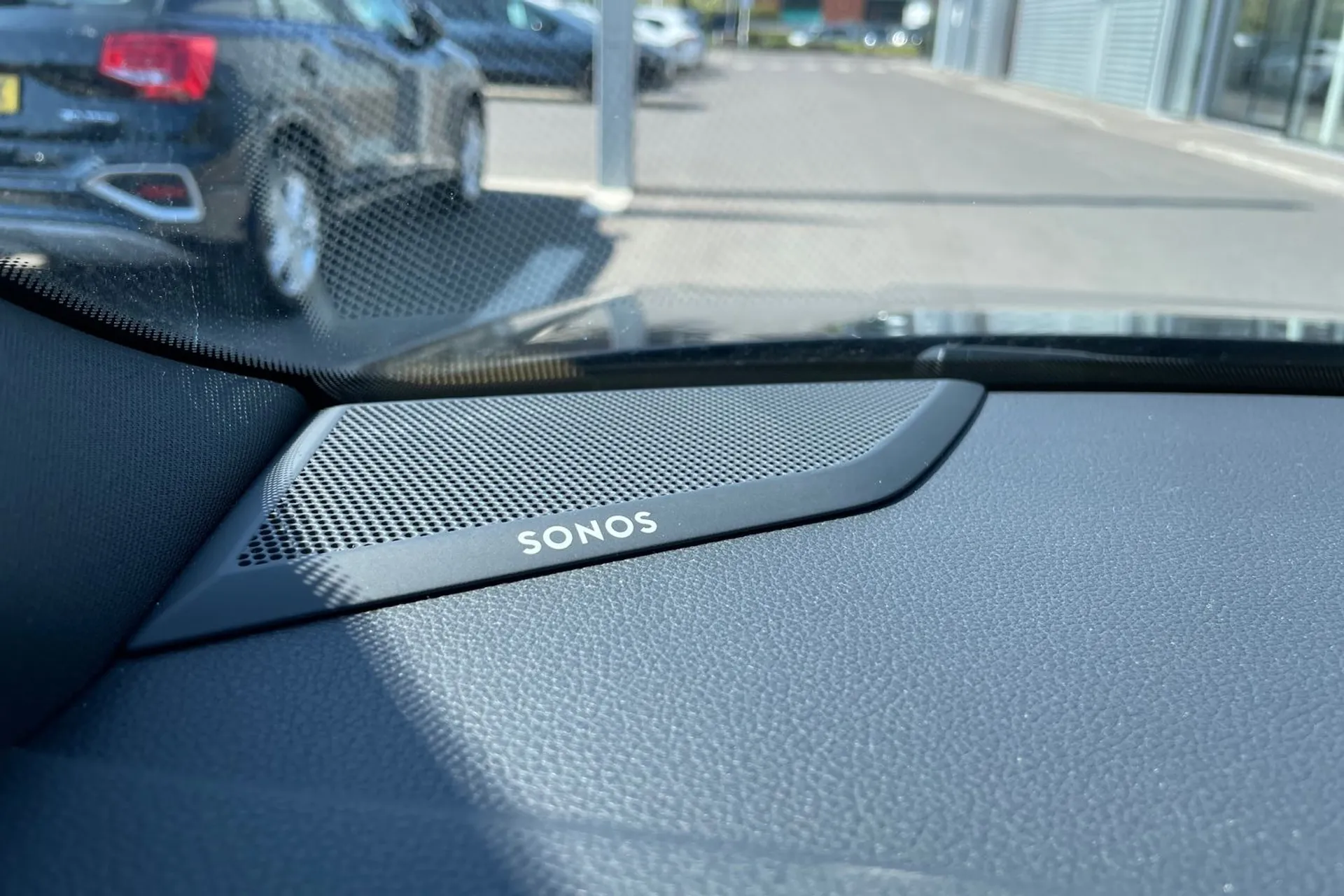 Audi Q3 thumbnail image number 23