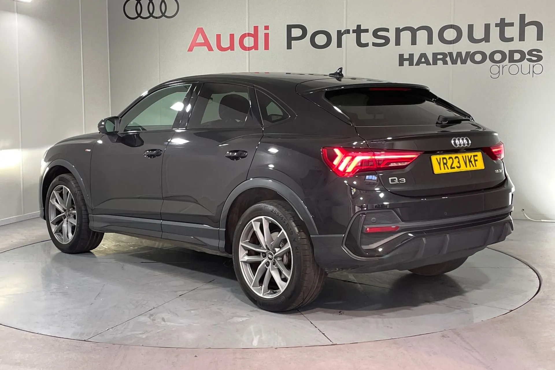 Audi Q3 thumbnail image number 7