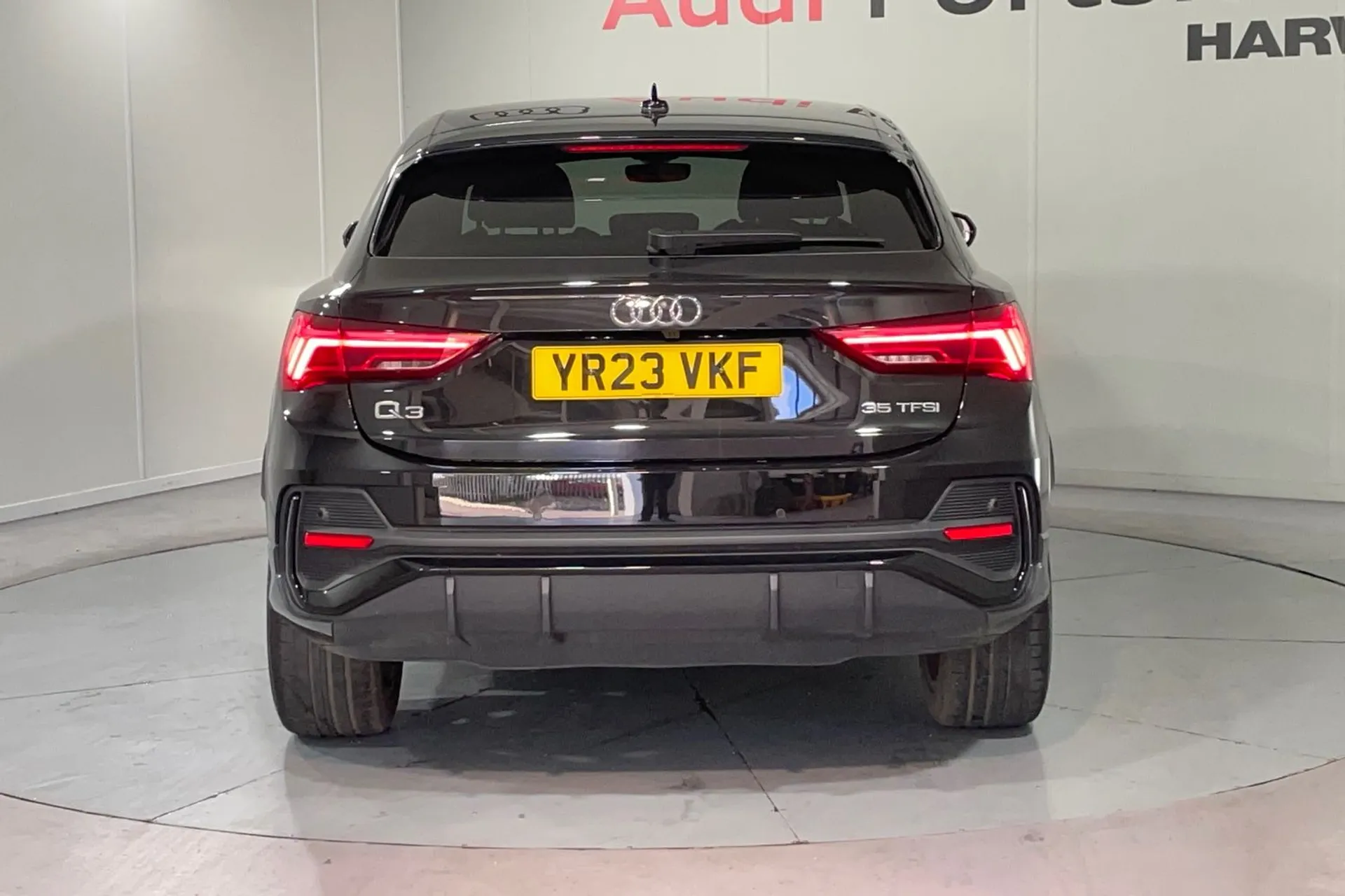 Audi Q3 thumbnail image number 8