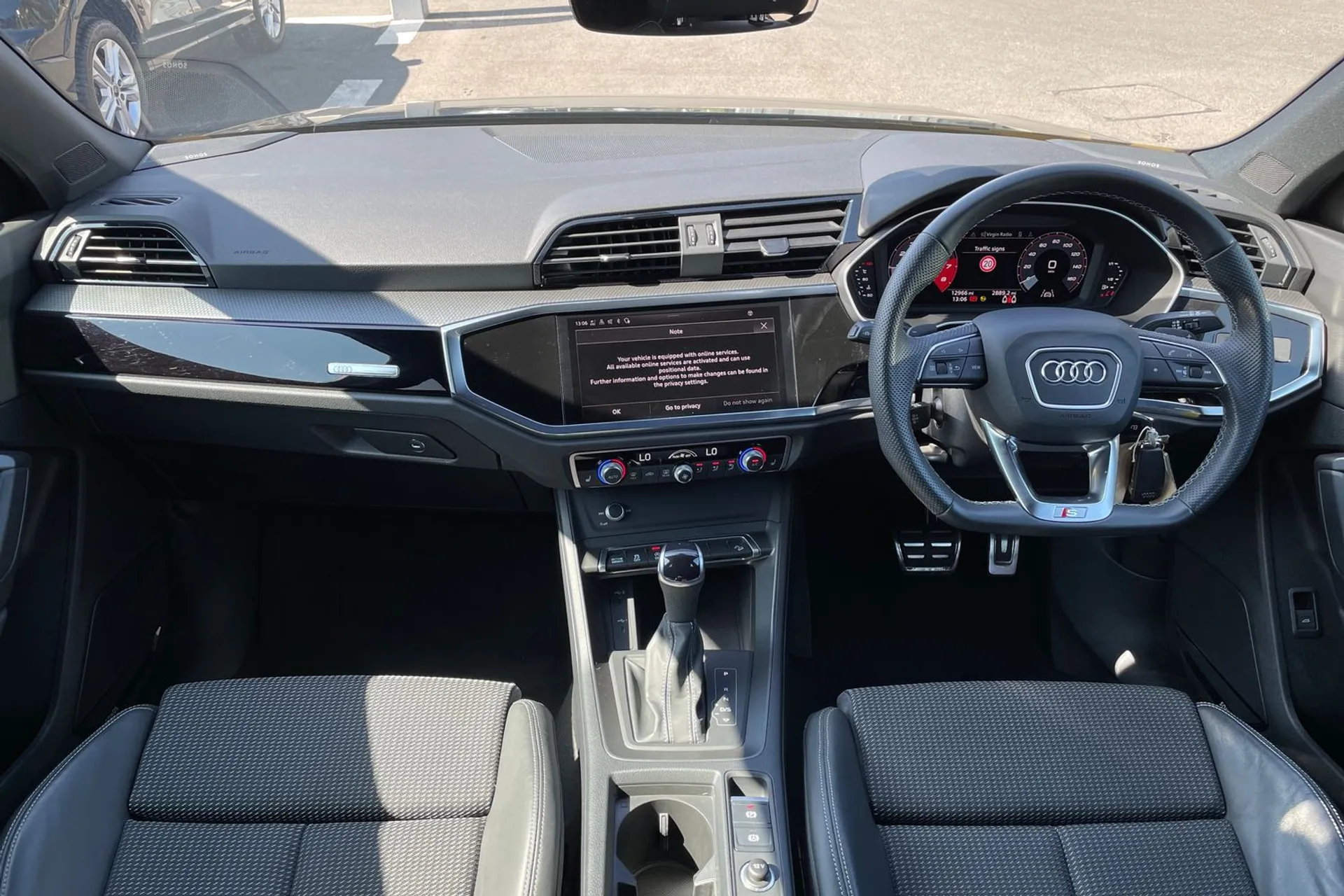 Audi Q3 thumbnail image number 3