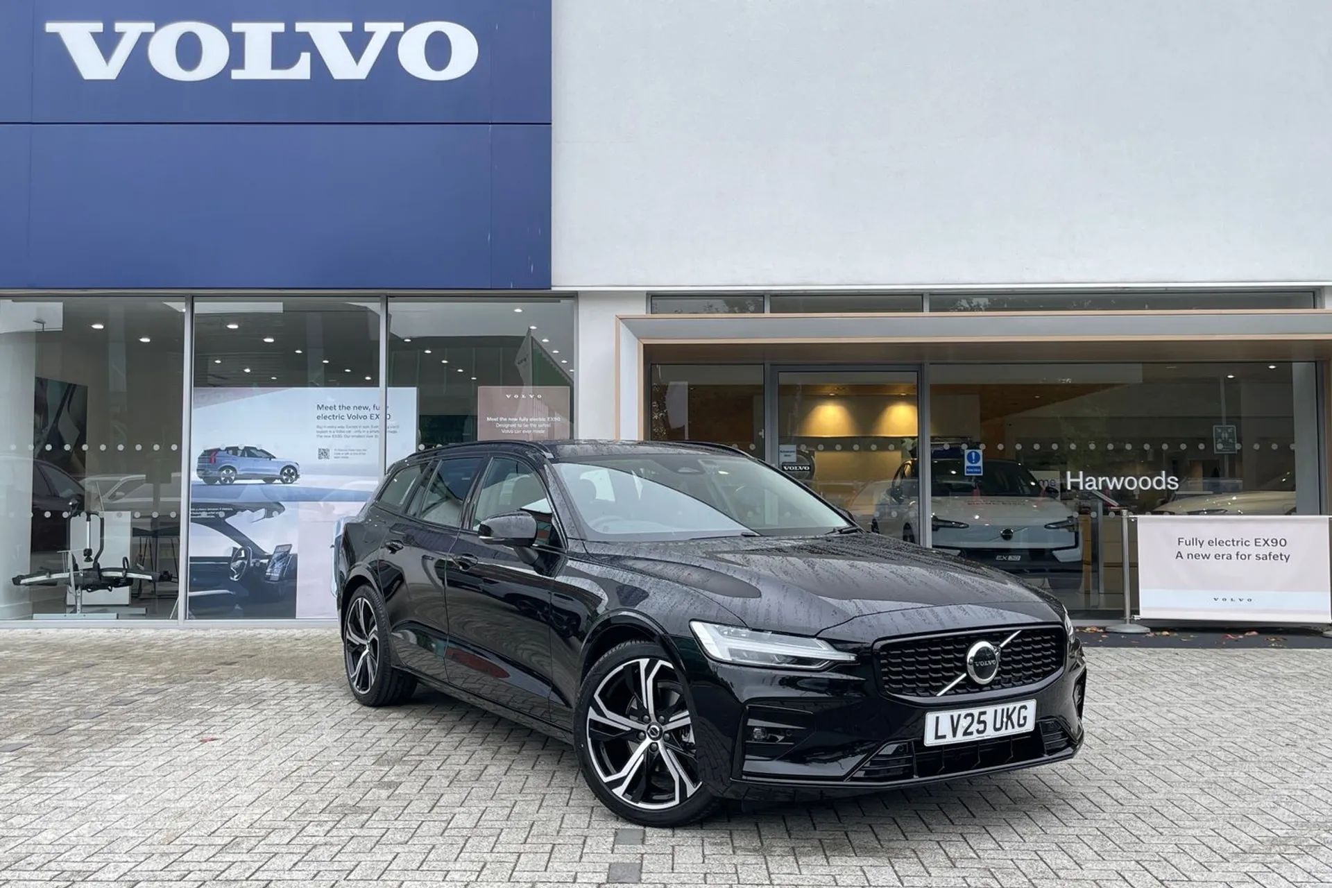Volvo V60 focused image