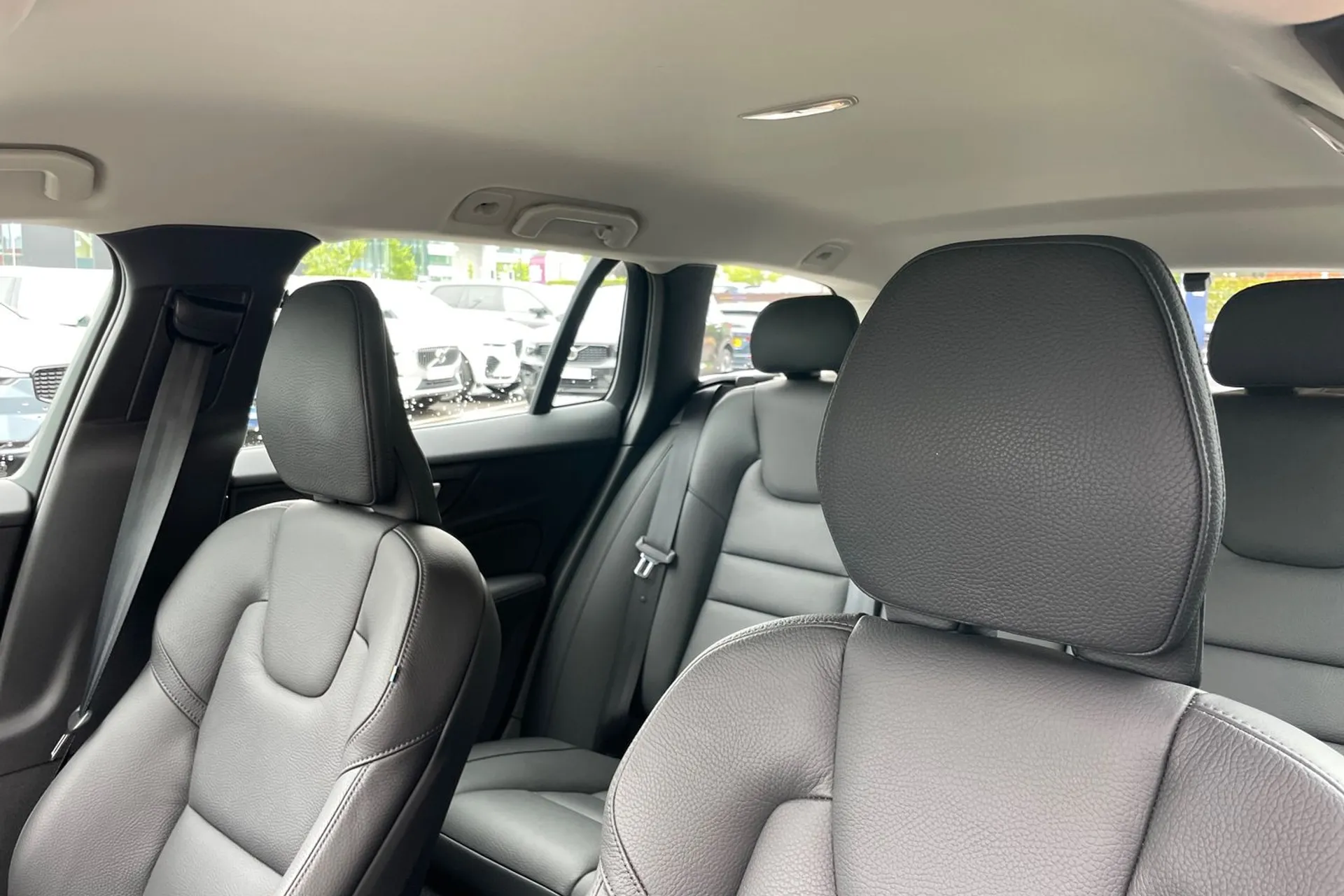 Volvo V60 thumbnail image number 28