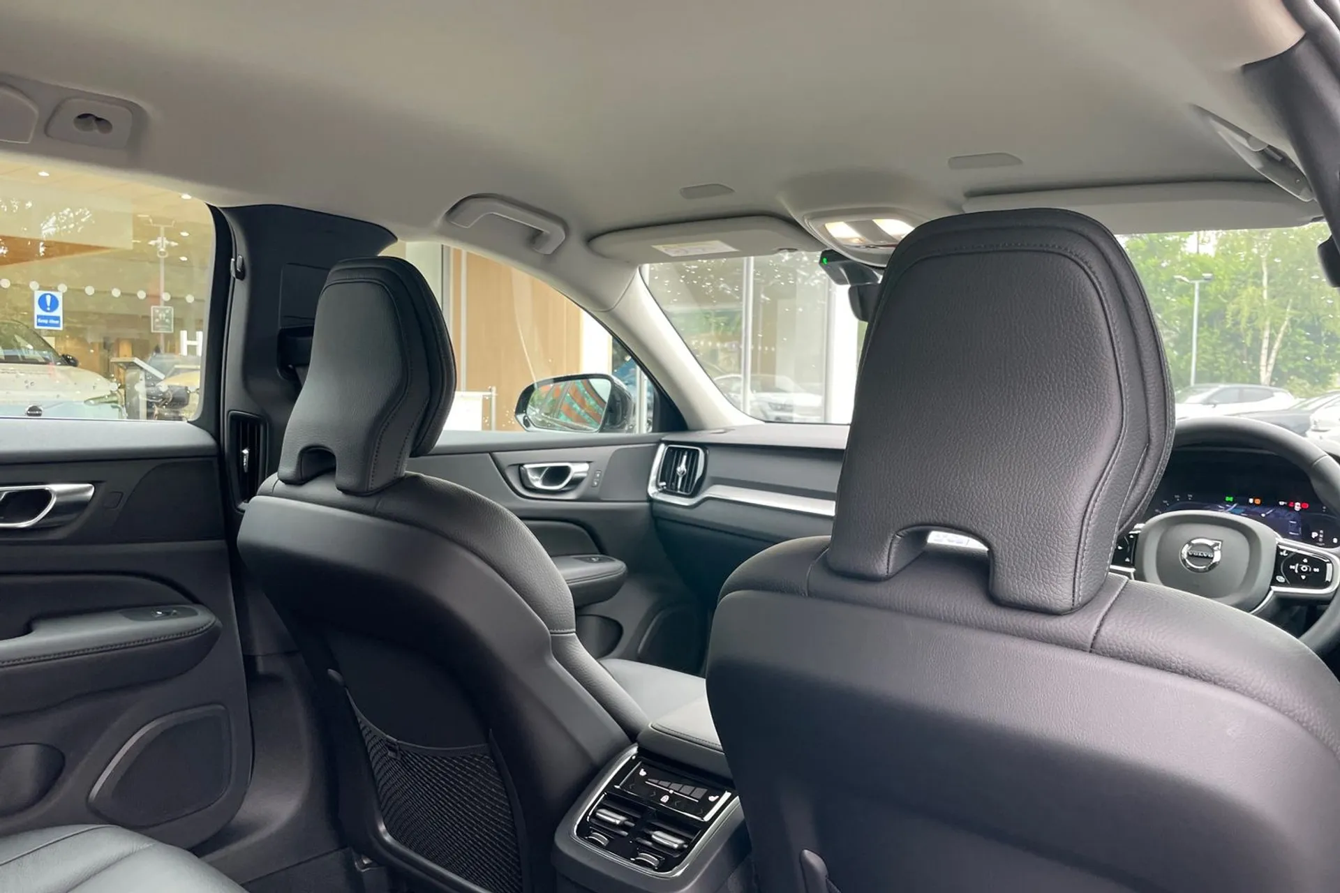 Volvo V60 thumbnail image number 23