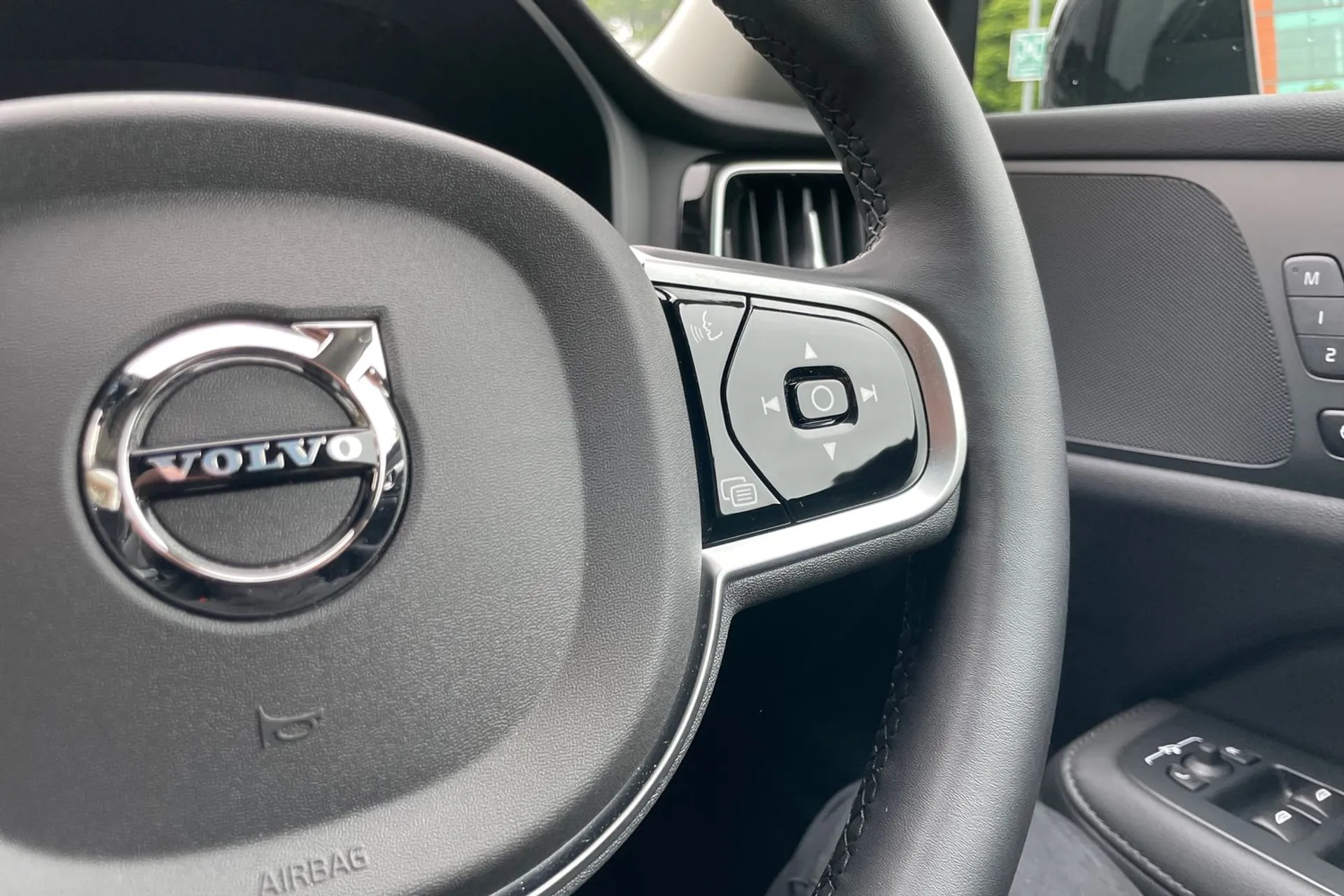 Volvo V60 thumbnail image number 37