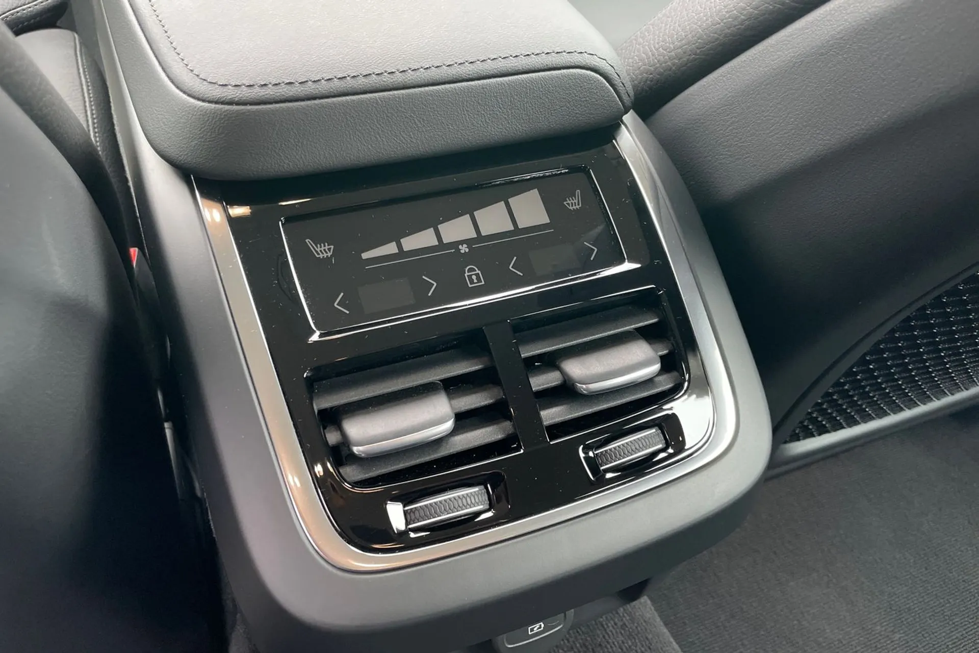 Volvo V60 thumbnail image number 31