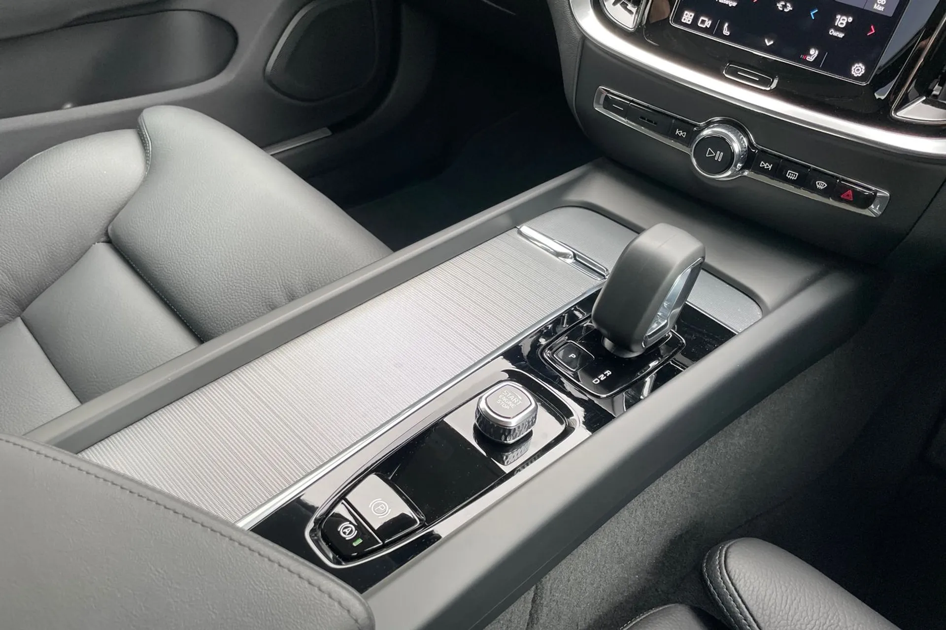 Volvo V60 thumbnail image number 43