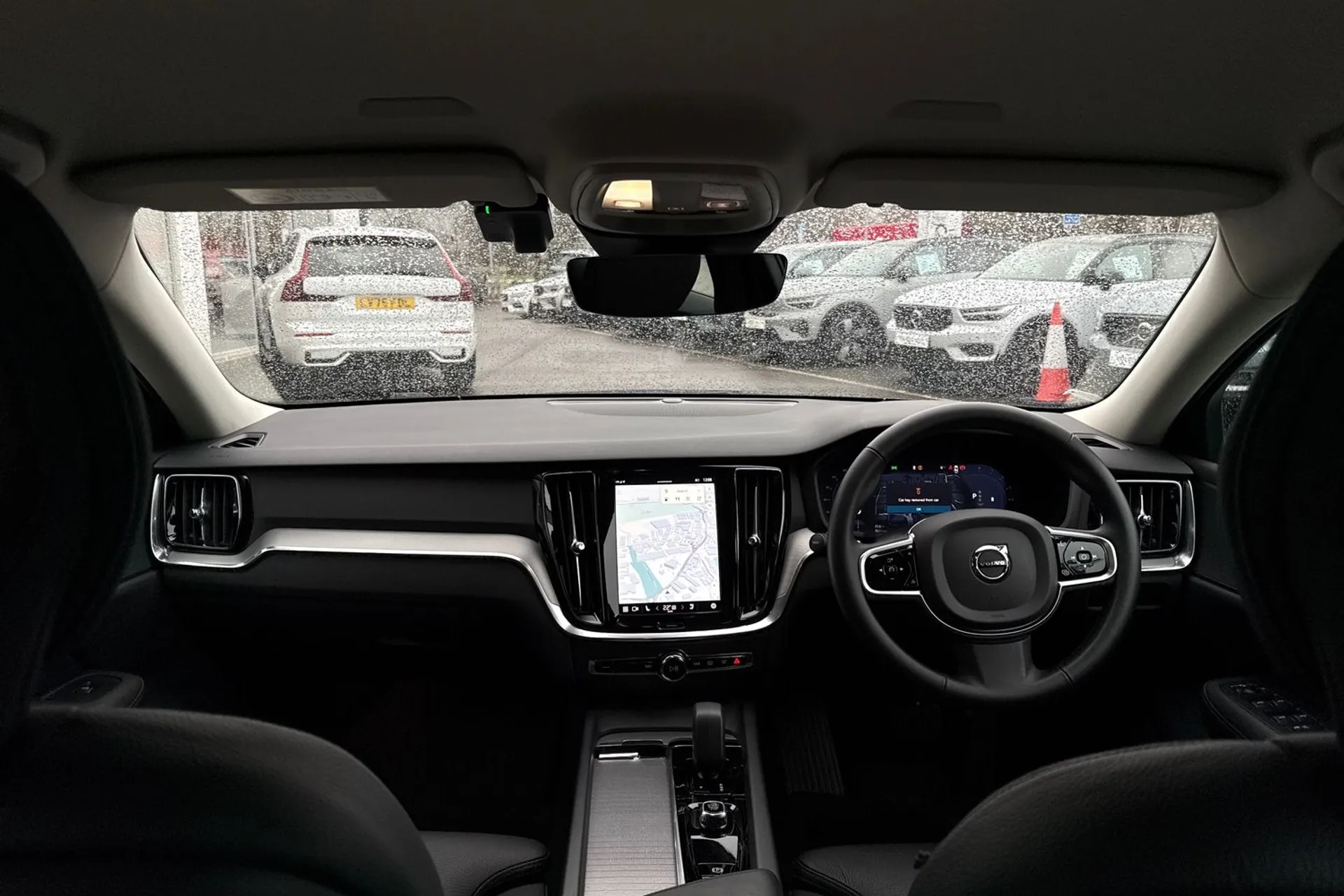 Volvo V60 thumbnail image number 3