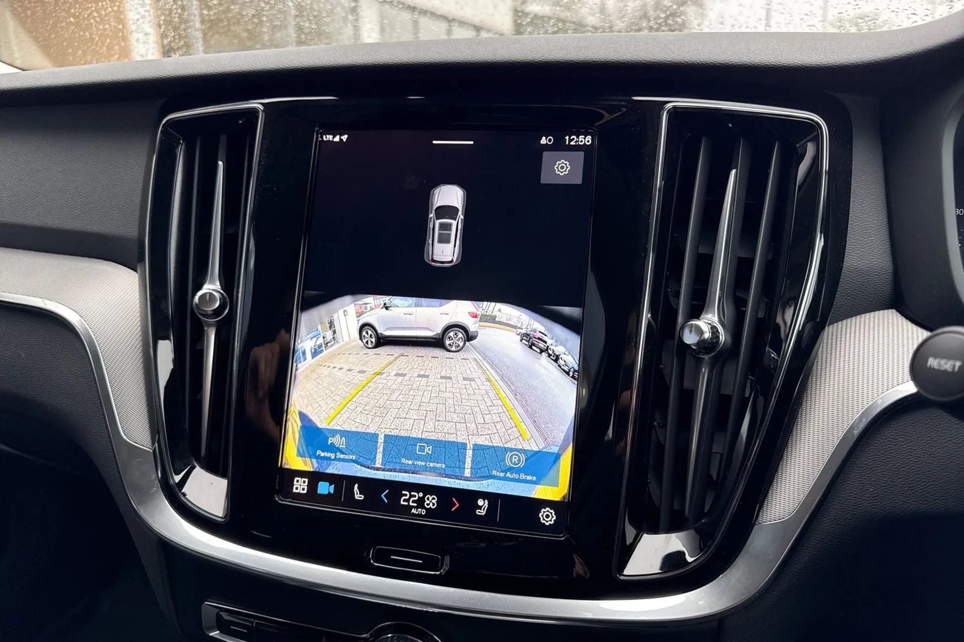 Volvo V60 thumbnail image number 4