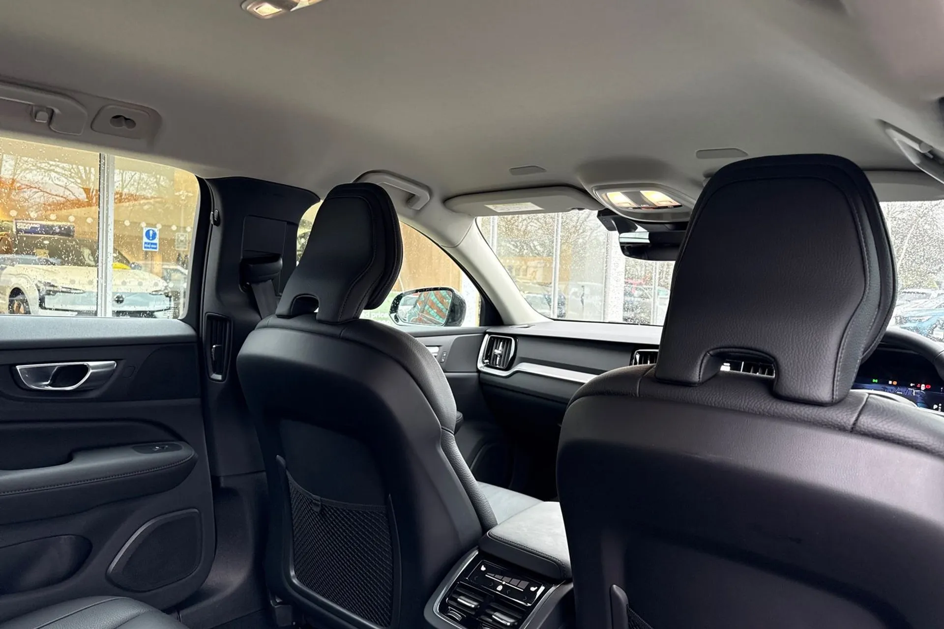 Volvo V60 thumbnail image number 24