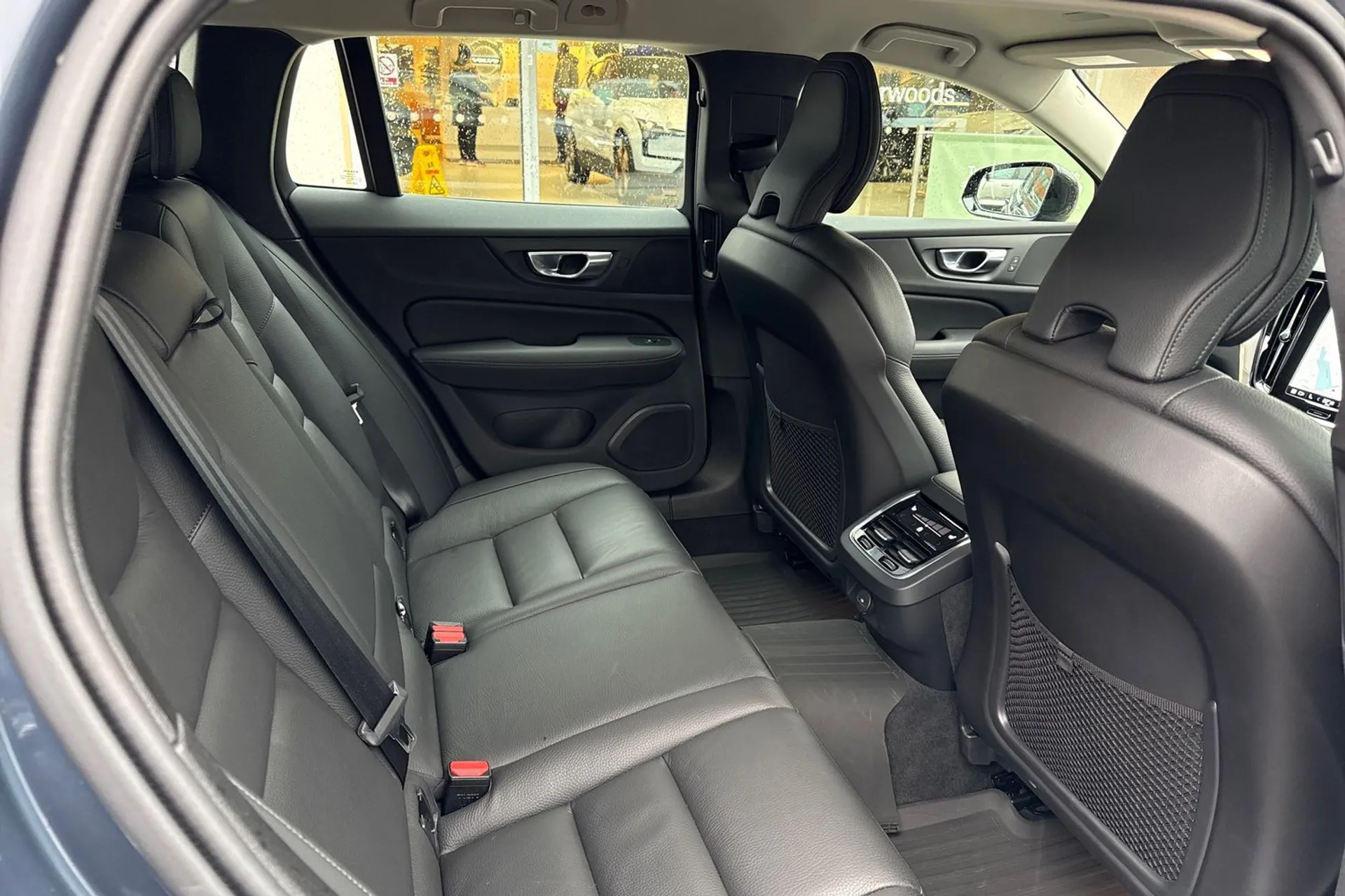 Volvo V60 thumbnail image number 23