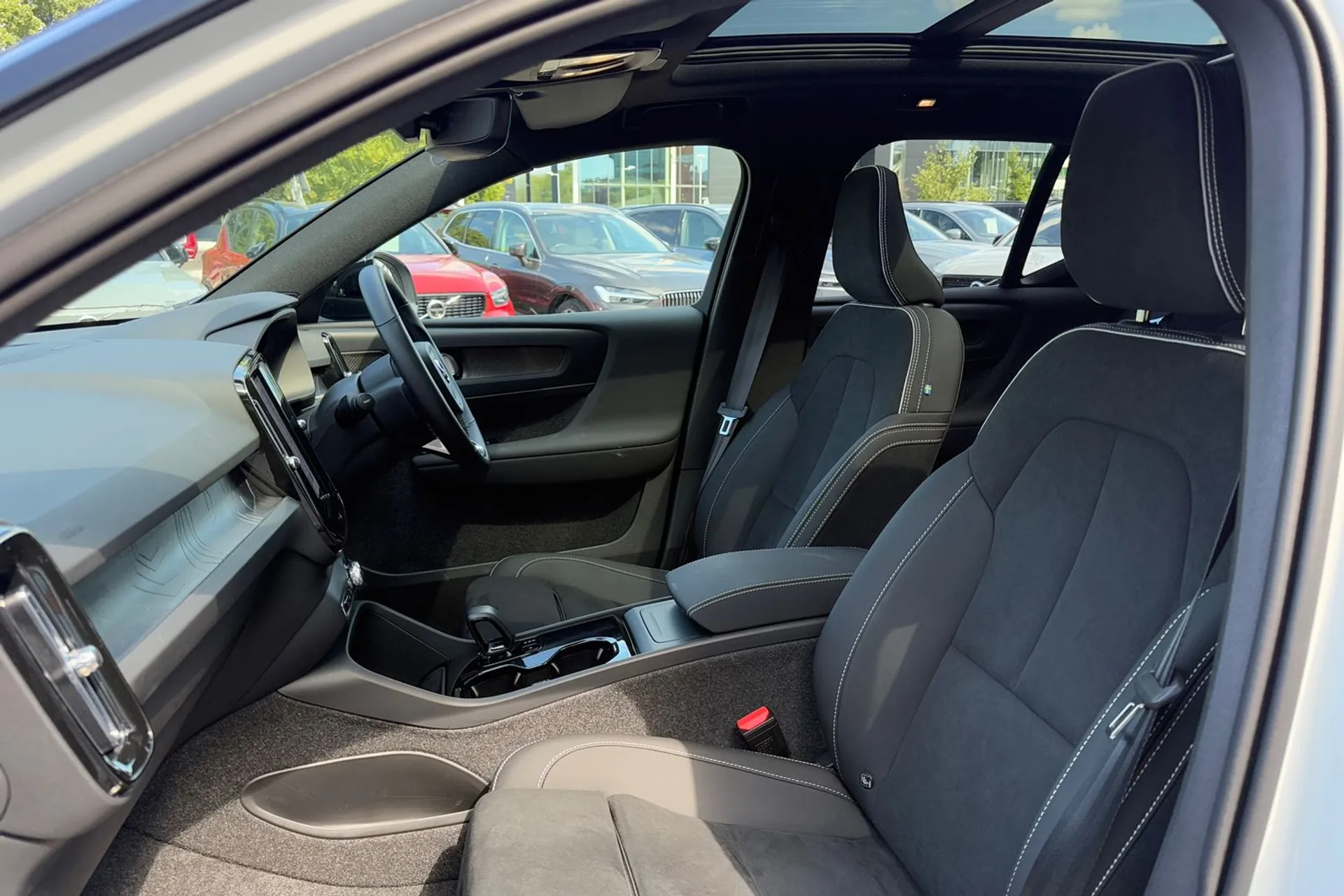 Volvo EX40 thumbnail image number 27