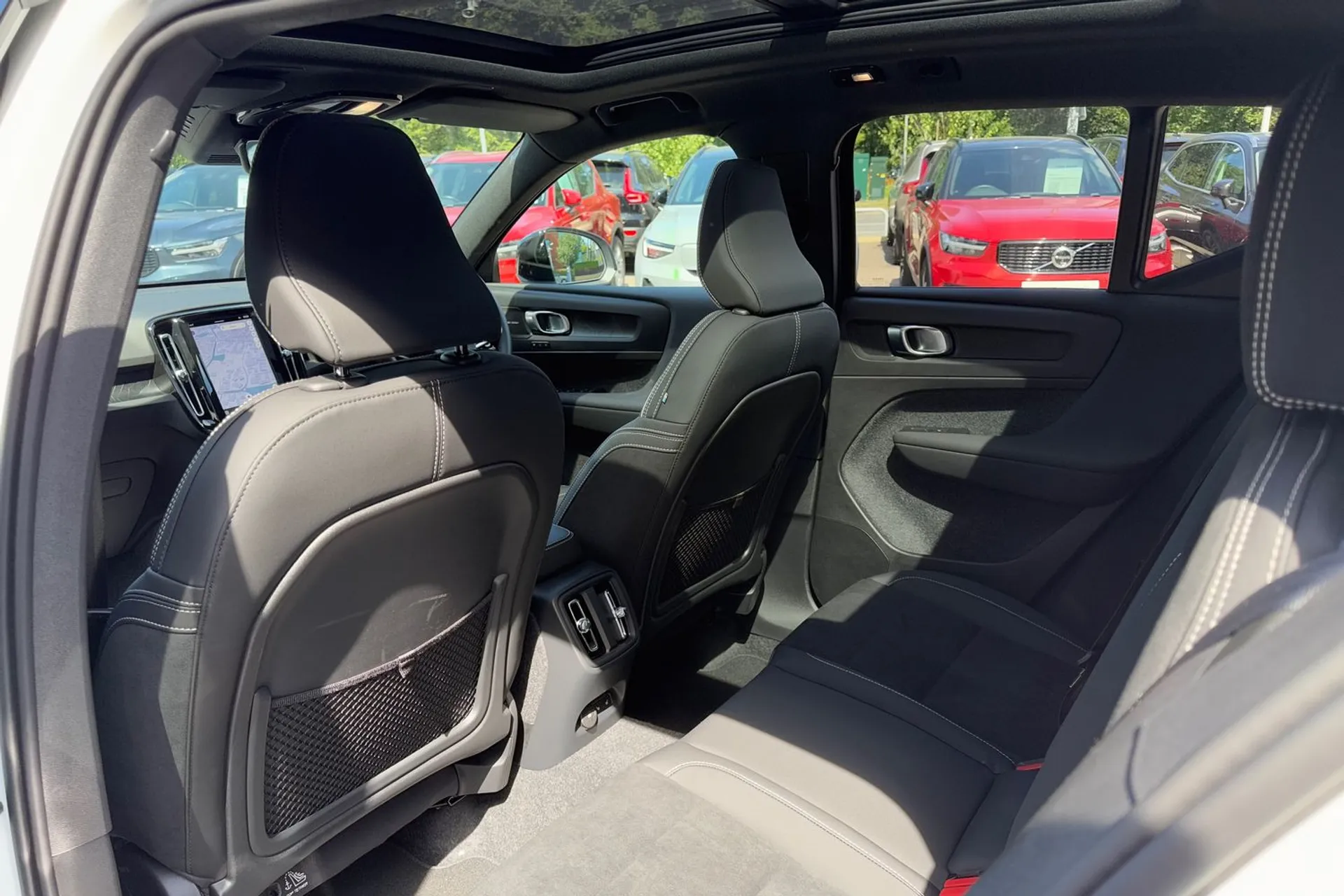 Volvo EX40 thumbnail image number 30