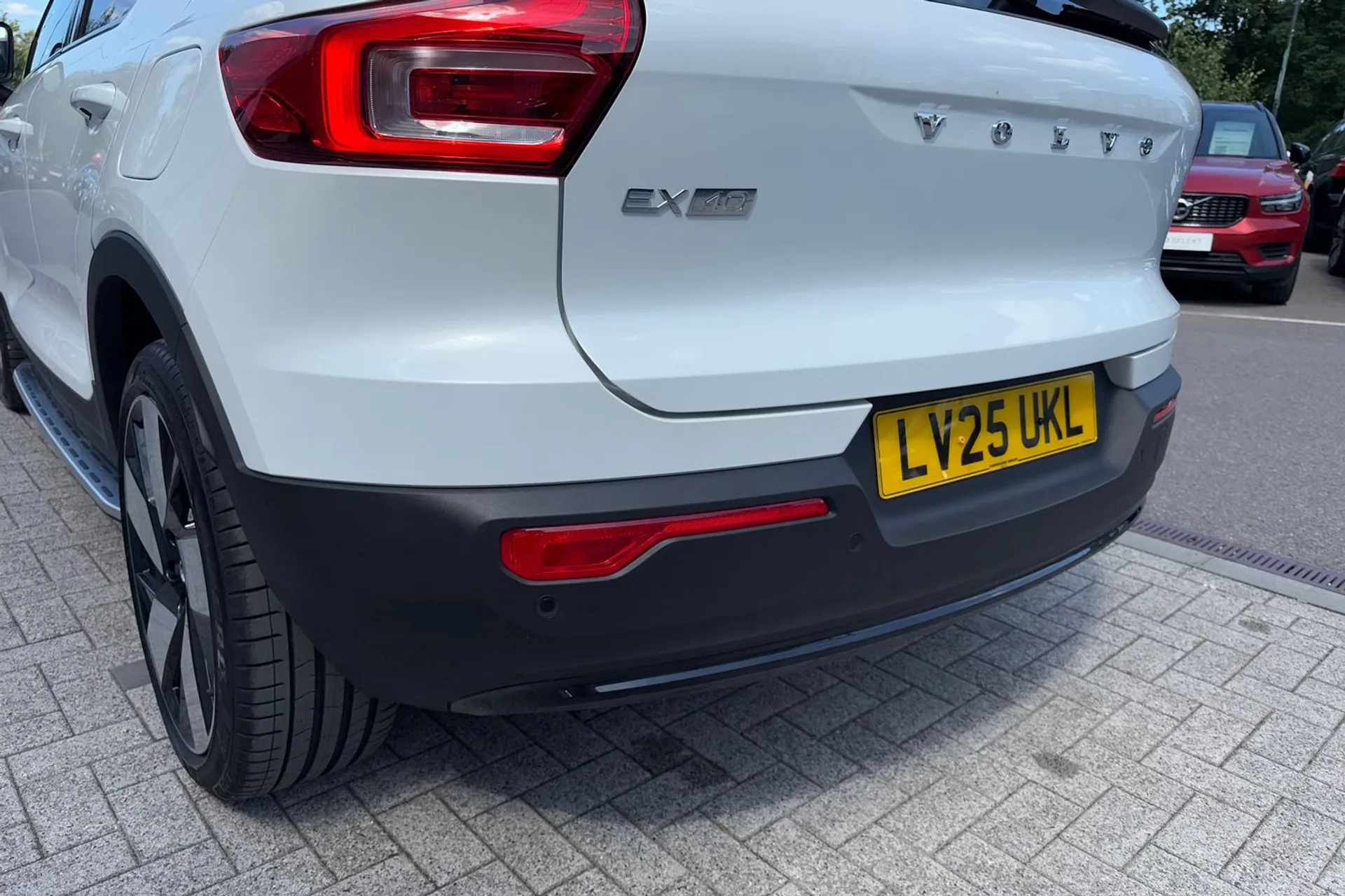 Volvo EX40 thumbnail image number 17