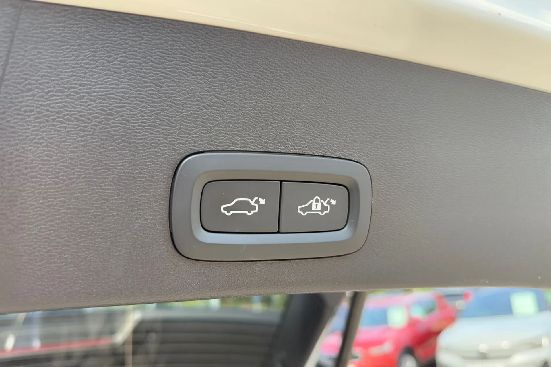 Volvo EX40 thumbnail image number 20
