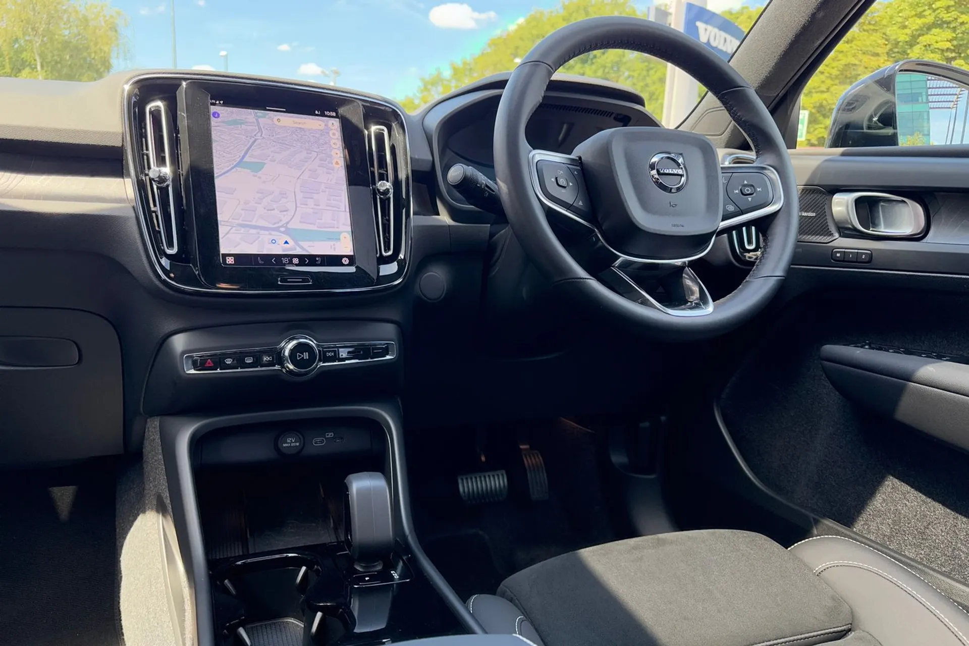 Volvo EX40 thumbnail image number 34